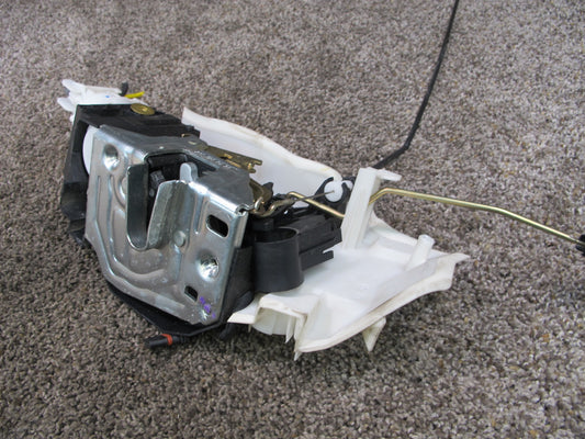 03-12 MERCEDES R230 SL-CLASS RIGHT DOOR LOCK LATCH ACTUATOR 2307200435 OEM