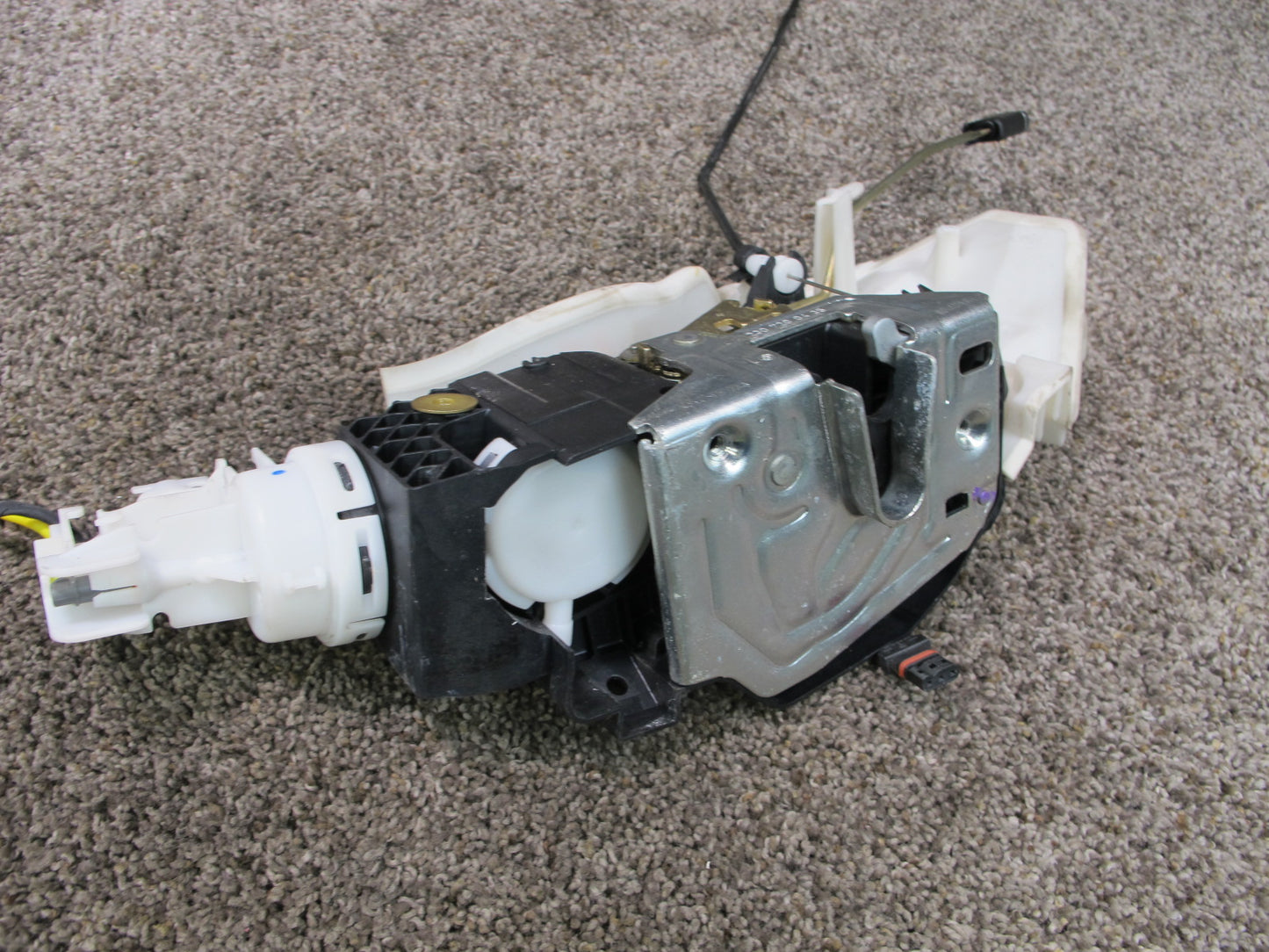 03-12 MERCEDES R230 SL-CLASS RIGHT DOOR LOCK LATCH ACTUATOR 2307200435 OEM