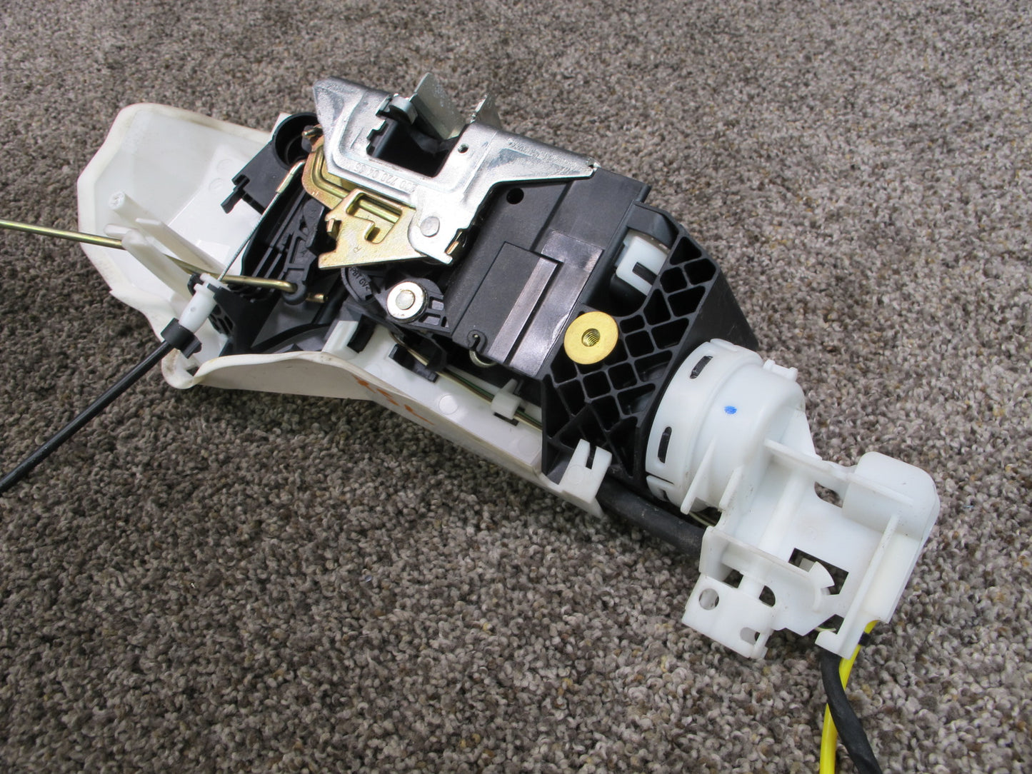 03-12 MERCEDES R230 SL-CLASS RIGHT DOOR LOCK LATCH ACTUATOR 2307200435 OEM