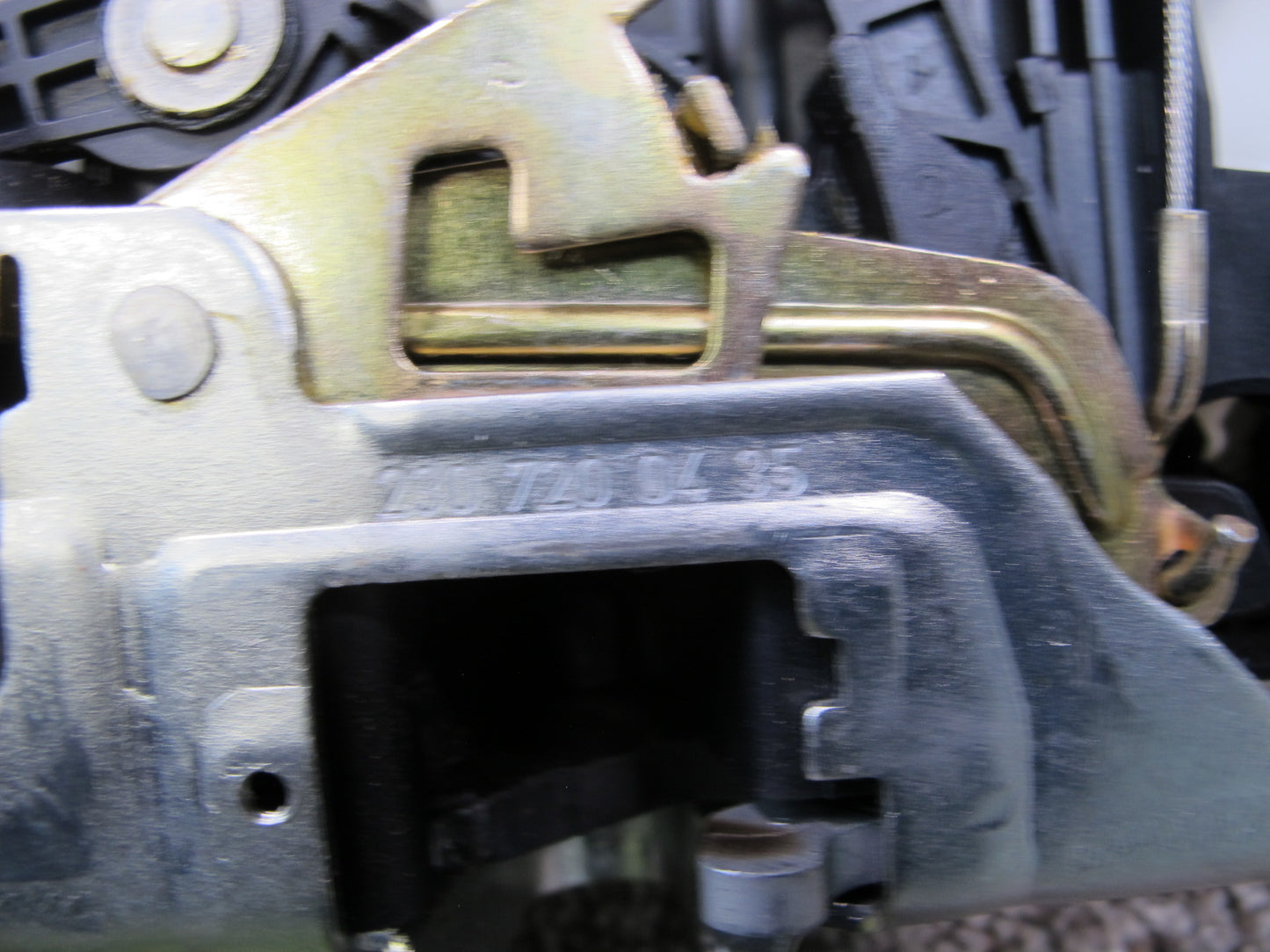 03-12 MERCEDES R230 SL-CLASS RIGHT DOOR LOCK LATCH ACTUATOR 2307200435 OEM