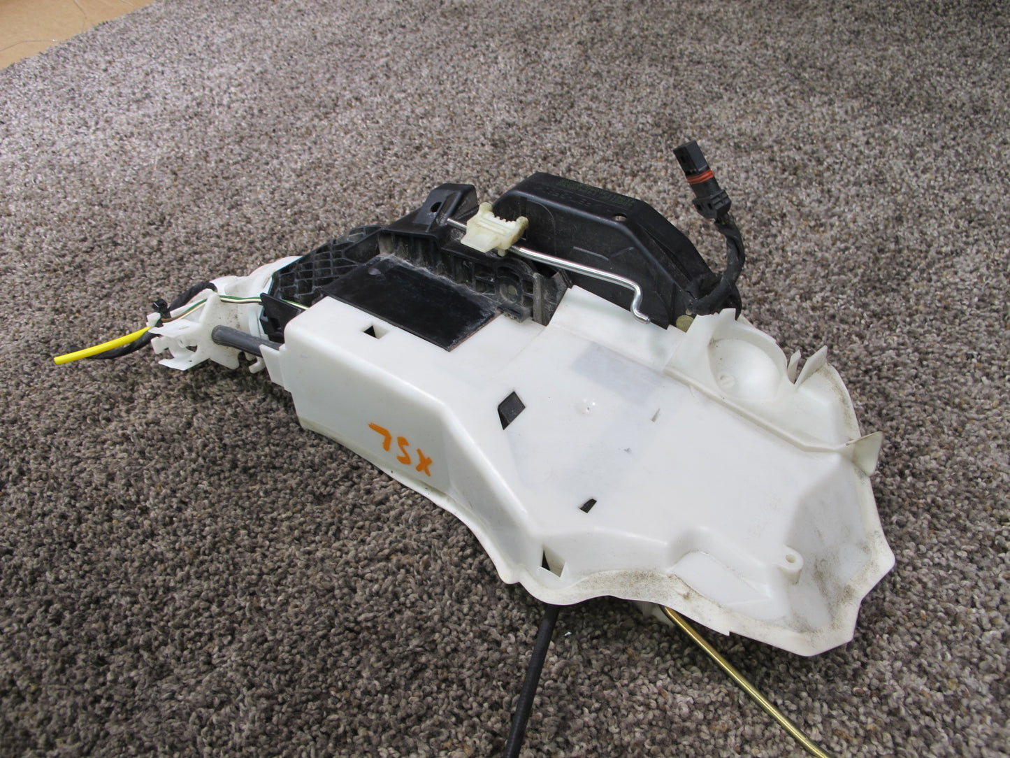 03-12 MERCEDES R230 SL-CLASS RIGHT DOOR LOCK LATCH ACTUATOR 2307200435 OEM