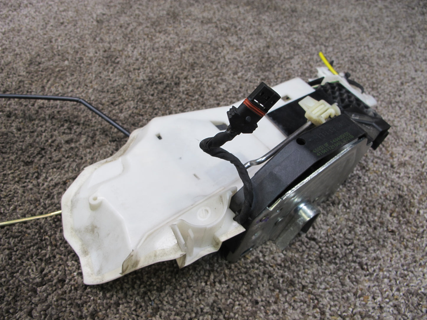 03-12 MERCEDES R230 SL-CLASS RIGHT DOOR LOCK LATCH ACTUATOR 2307200435 OEM