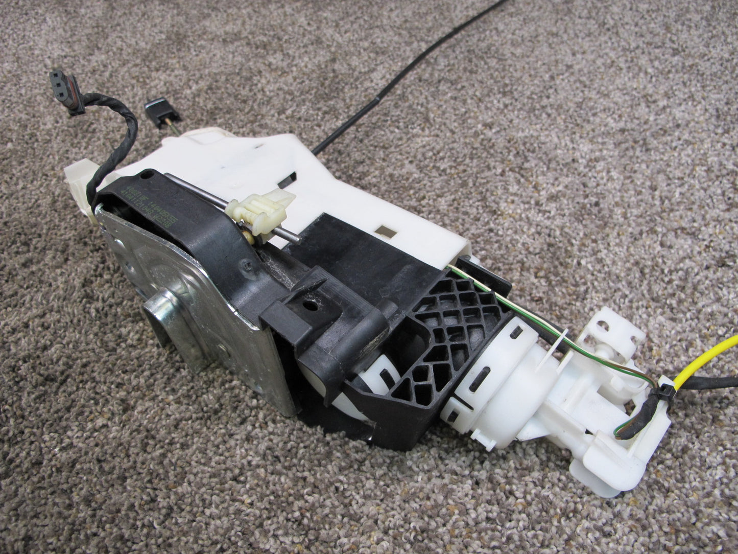 03-12 MERCEDES R230 SL-CLASS RIGHT DOOR LOCK LATCH ACTUATOR 2307200435 OEM