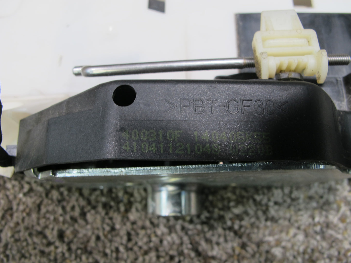 03-12 MERCEDES R230 SL-CLASS RIGHT DOOR LOCK LATCH ACTUATOR 2307200435 OEM