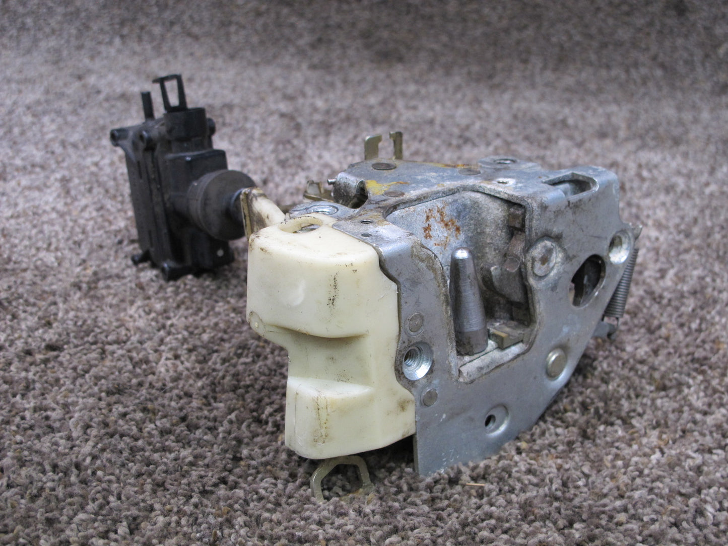 84-91 MERCEDES W126 C126 COUPE LEFT DOOR LOCK LATCH ACTUATOR OEM