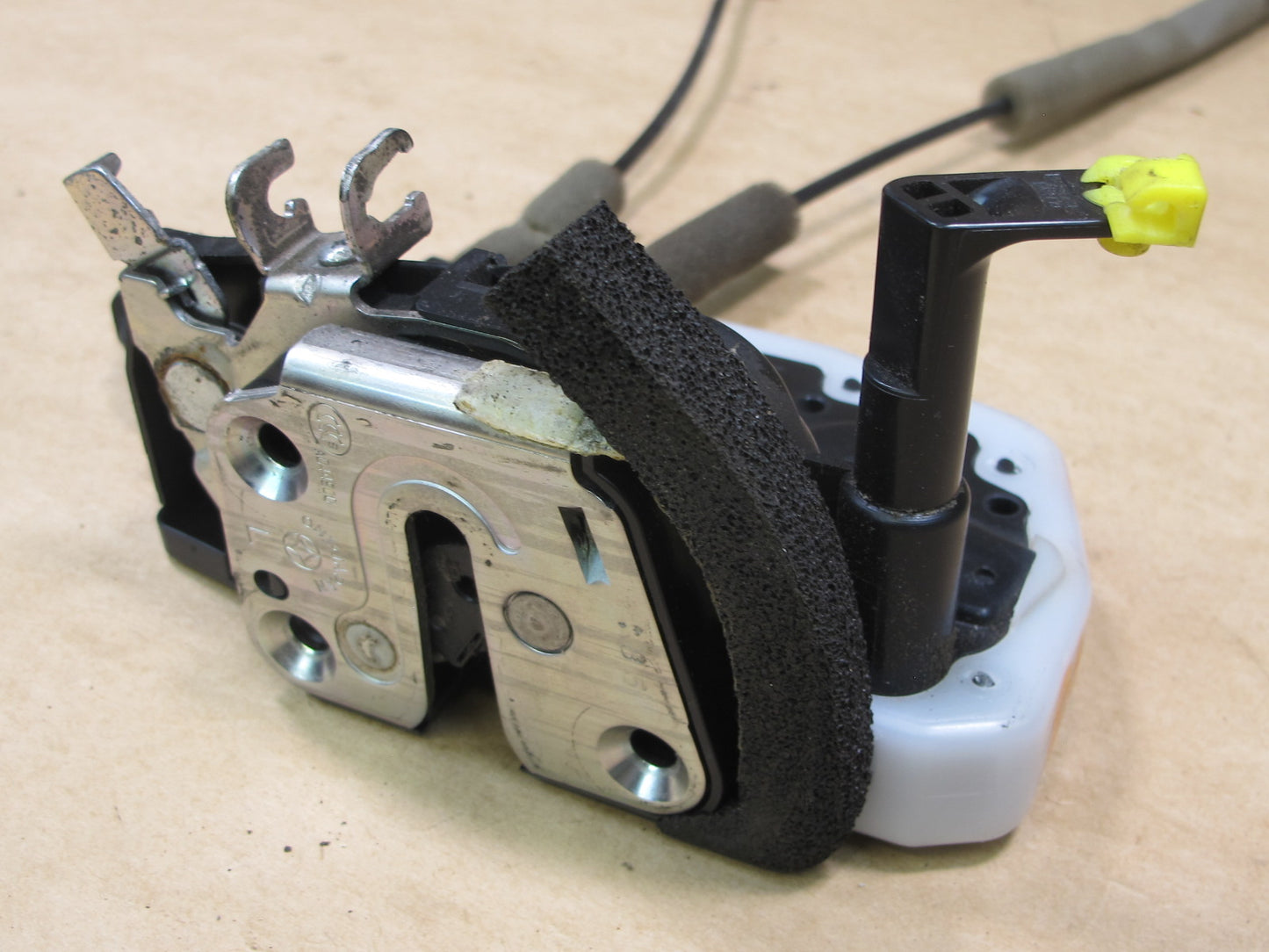 2011-2017 INFINITI QX56 QX80 FRONT LEFT DRIVER SIDE DOOR LOCK LATCH ACTUATOR