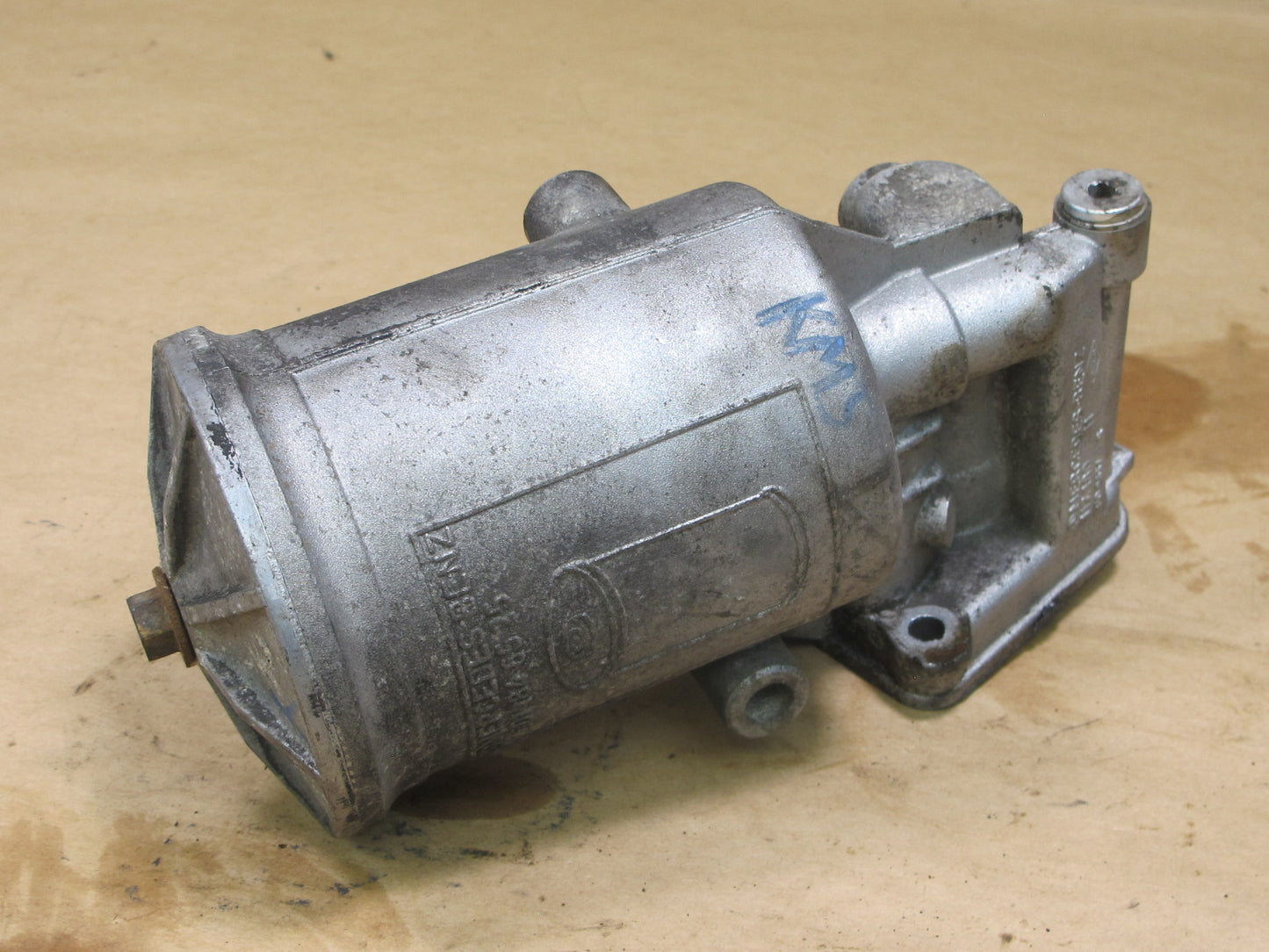84-91 MERCEDES W126 C126 ENGINE OIL FILTER HOUSING ASSEMBLY 1171802611 OEM