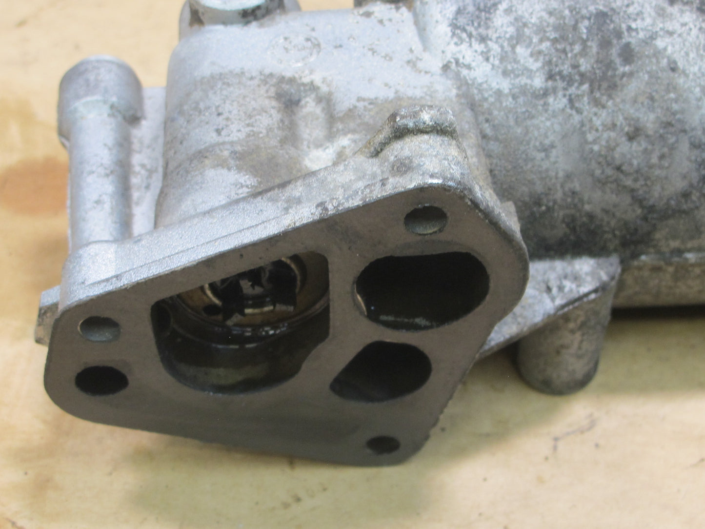84-91 MERCEDES W126 C126 ENGINE OIL FILTER HOUSING ASSEMBLY 1171802611 OEM
