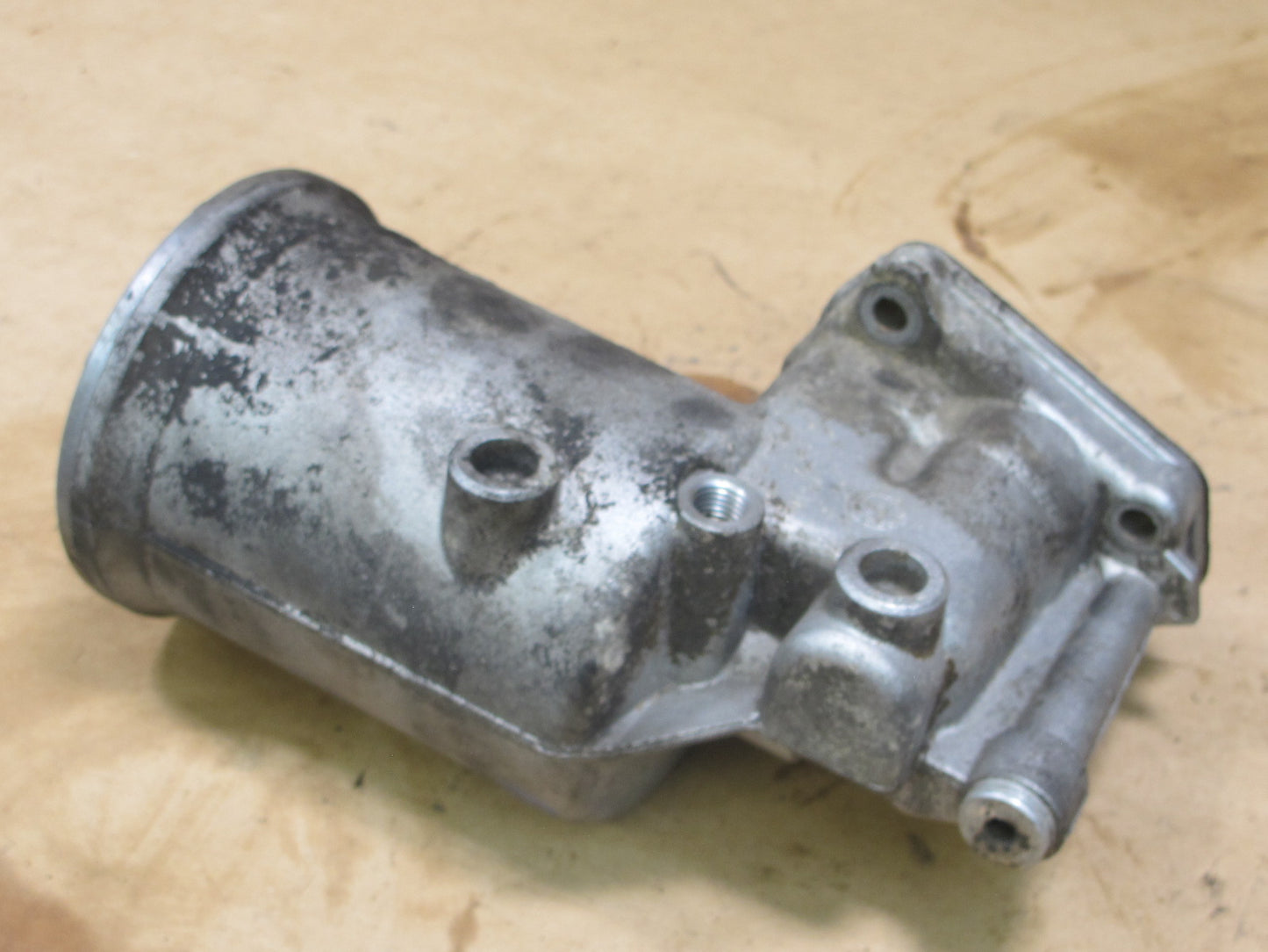 84-91 MERCEDES W126 C126 ENGINE OIL FILTER HOUSING ASSEMBLY 1171802611 OEM