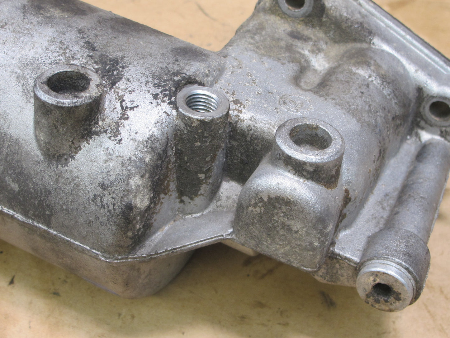 84-91 MERCEDES W126 C126 ENGINE OIL FILTER HOUSING ASSEMBLY 1171802611 OEM