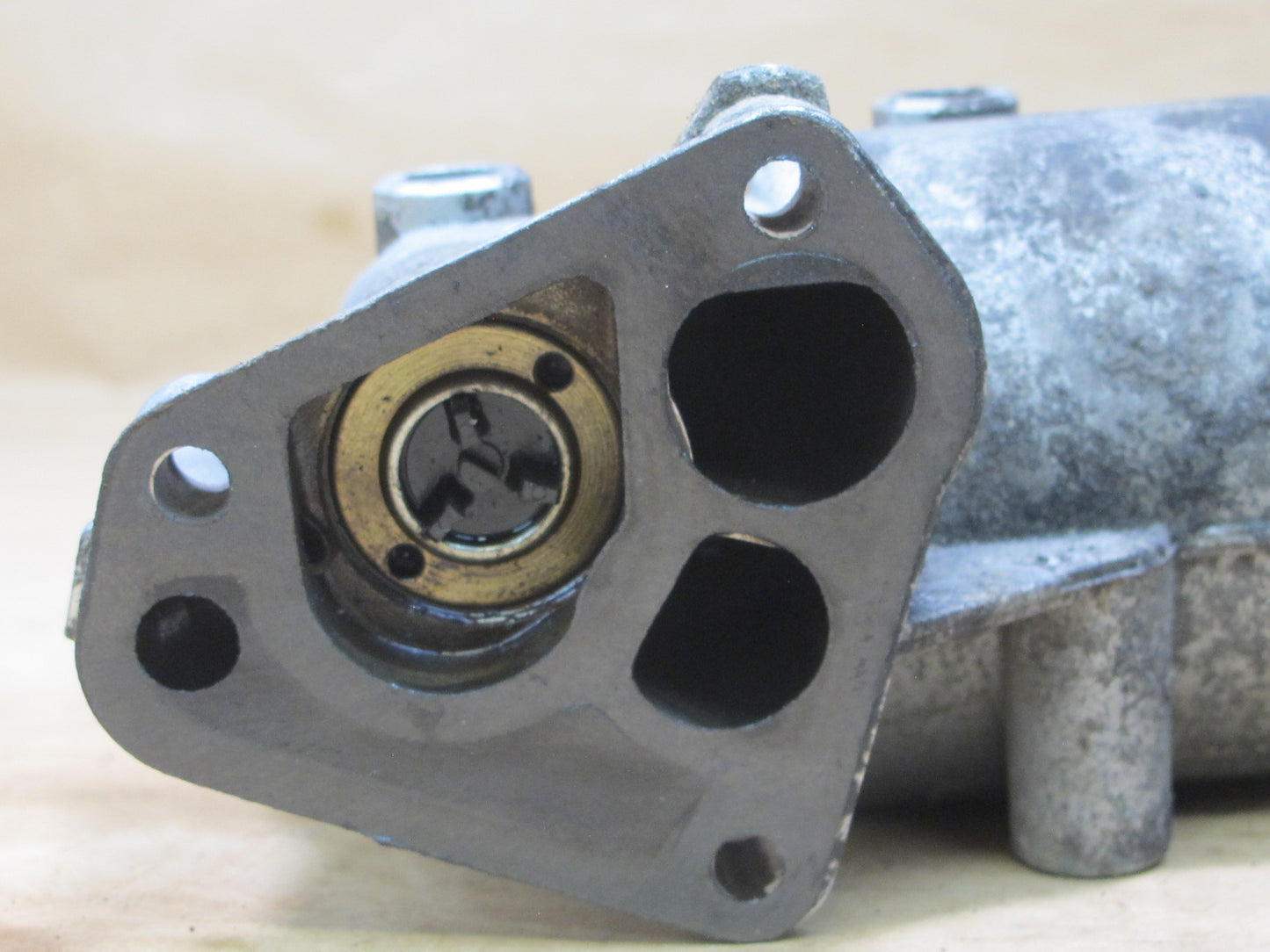 84-91 MERCEDES W126 C126 ENGINE OIL FILTER HOUSING ASSEMBLY 1171802611 OEM