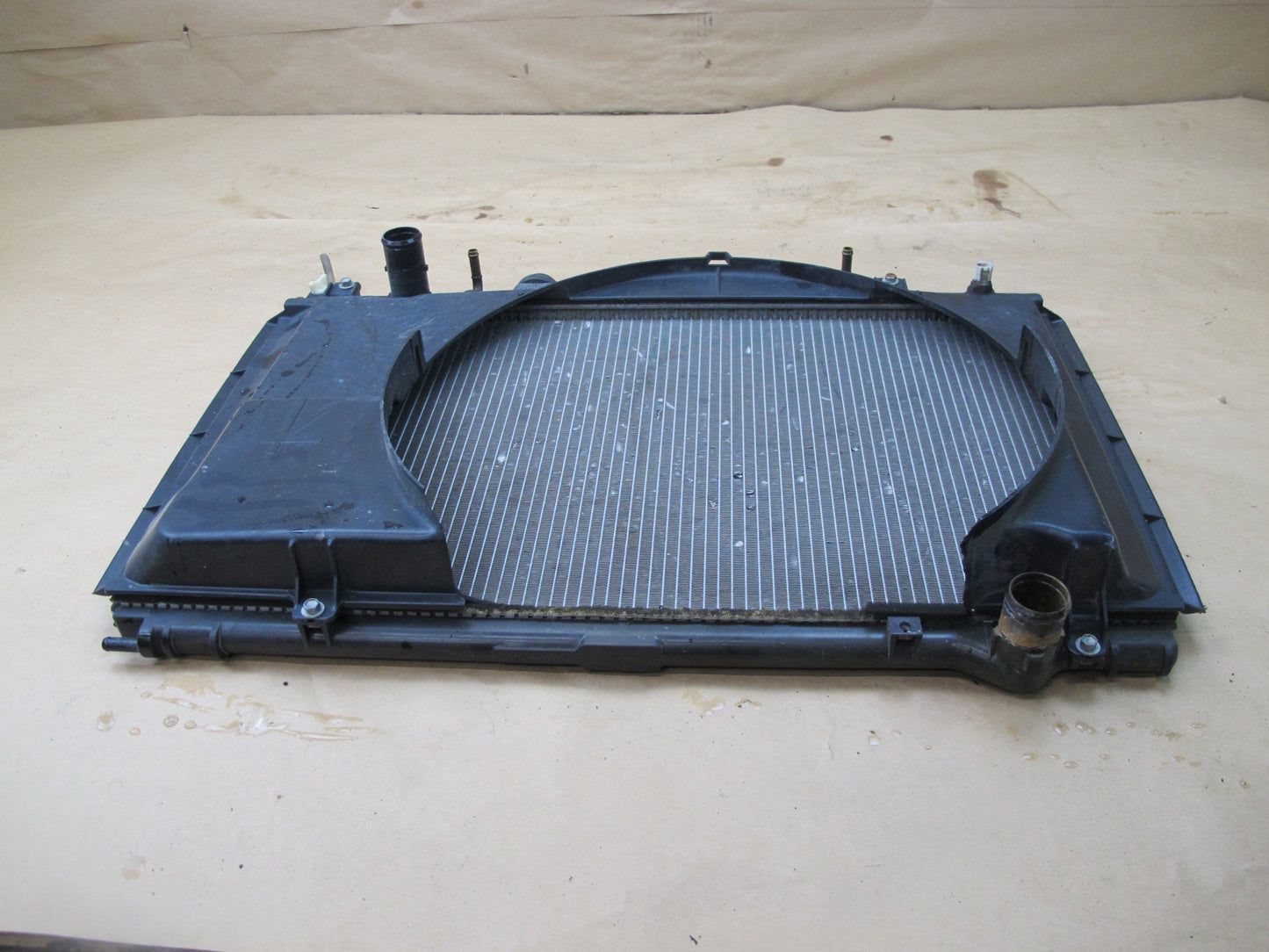 95-00 LEXUS LS400 UCF20 ENGINE COOLING RADIATOR & SHROUD OEM