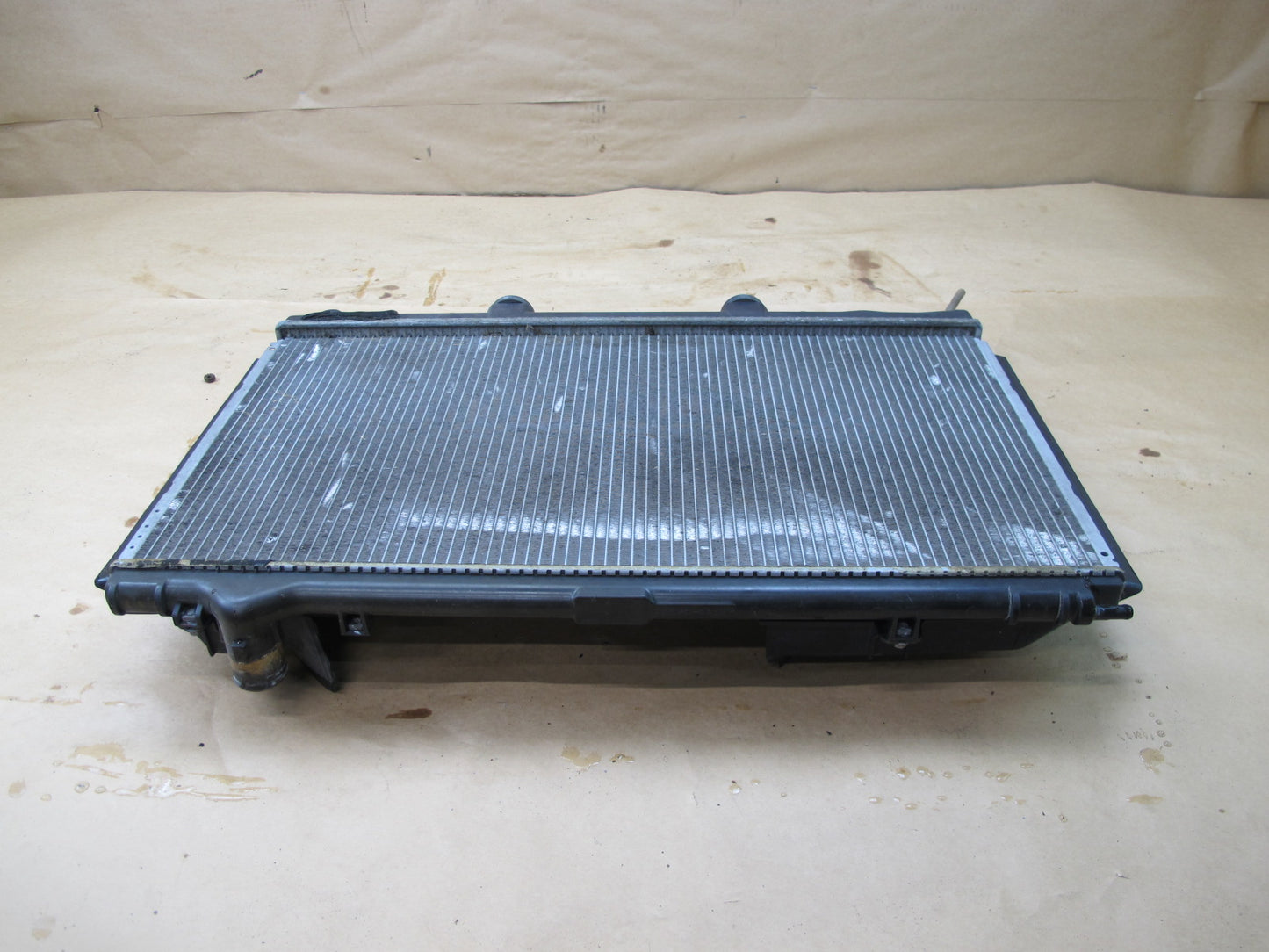 95-00 LEXUS LS400 UCF20 ENGINE COOLING RADIATOR & SHROUD OEM