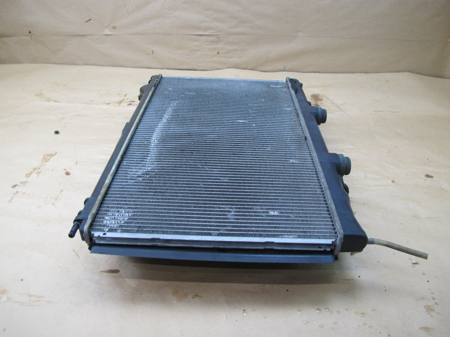 95-00 LEXUS LS400 UCF20 ENGINE COOLING RADIATOR & SHROUD OEM