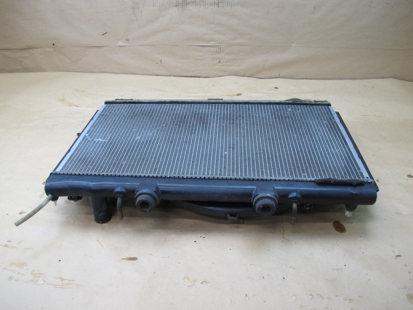 95-00 LEXUS LS400 UCF20 ENGINE COOLING RADIATOR & SHROUD OEM