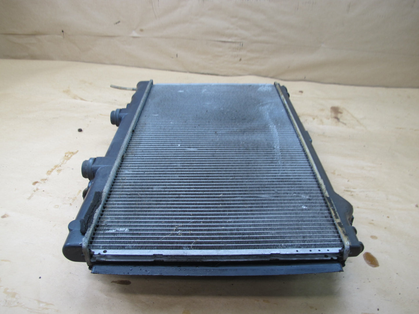 95-00 LEXUS LS400 UCF20 ENGINE COOLING RADIATOR & SHROUD OEM