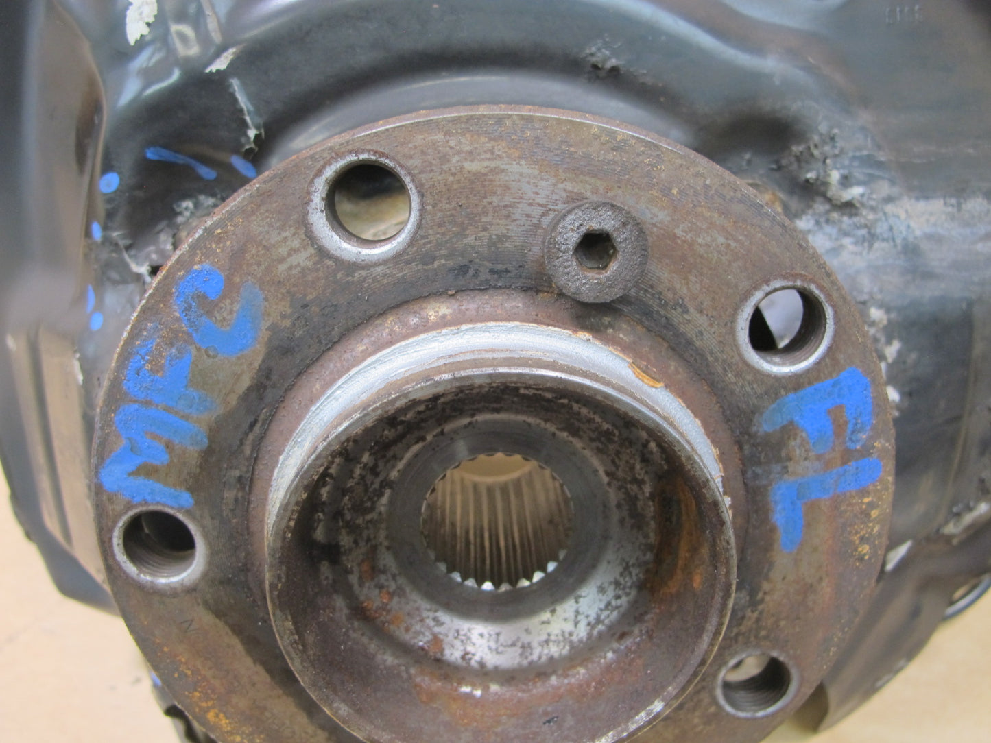 11-16 MINI COOPER R60 COUNTRYMAN AWD FRONT LEFT SPINDLE KNUCKLE WHEEL HUB OEM