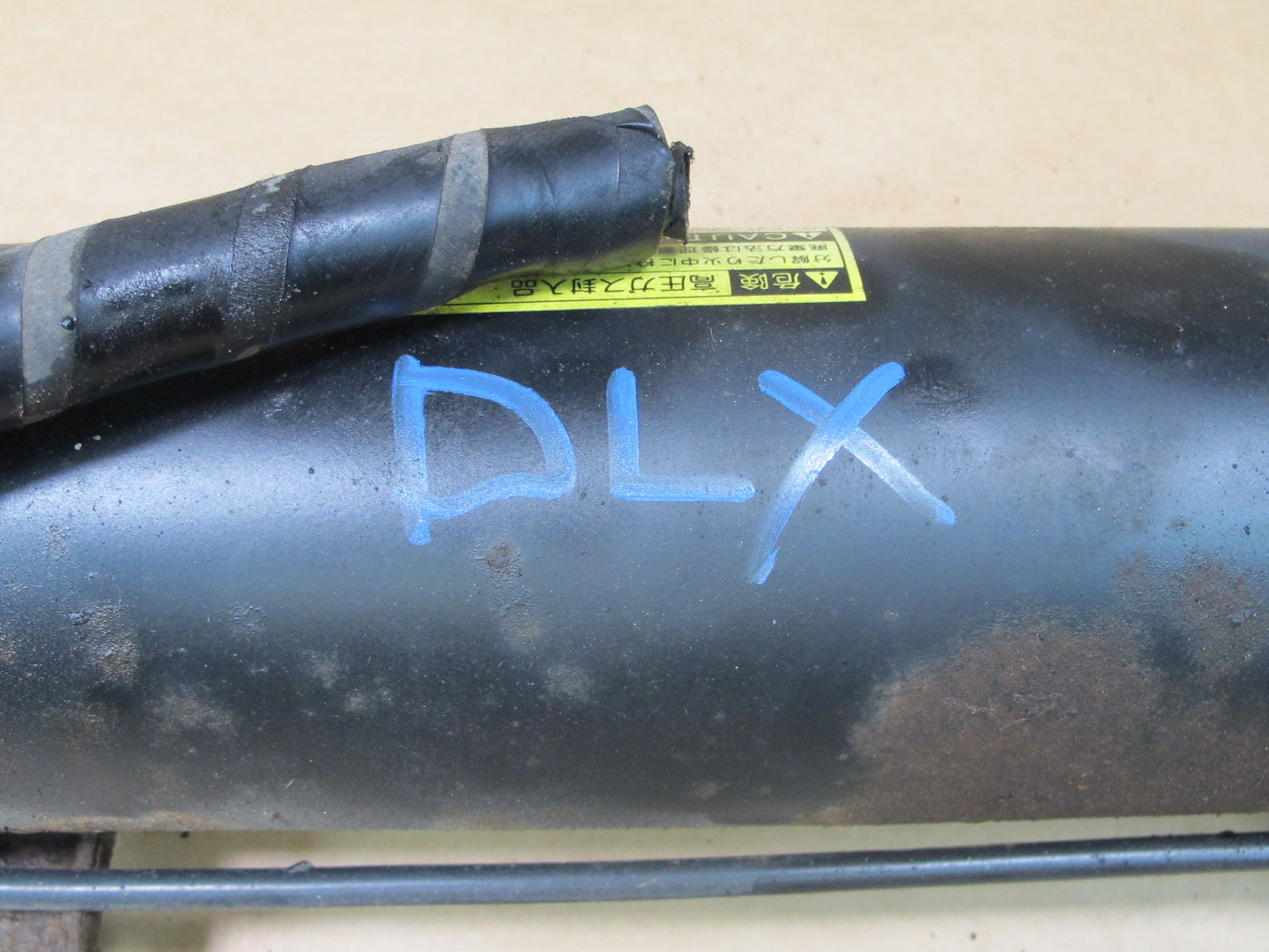 1998-2007 LEXUS J100 LX470 AIR SUSPENSION ACCUMULATOR TANK 49130-60010
