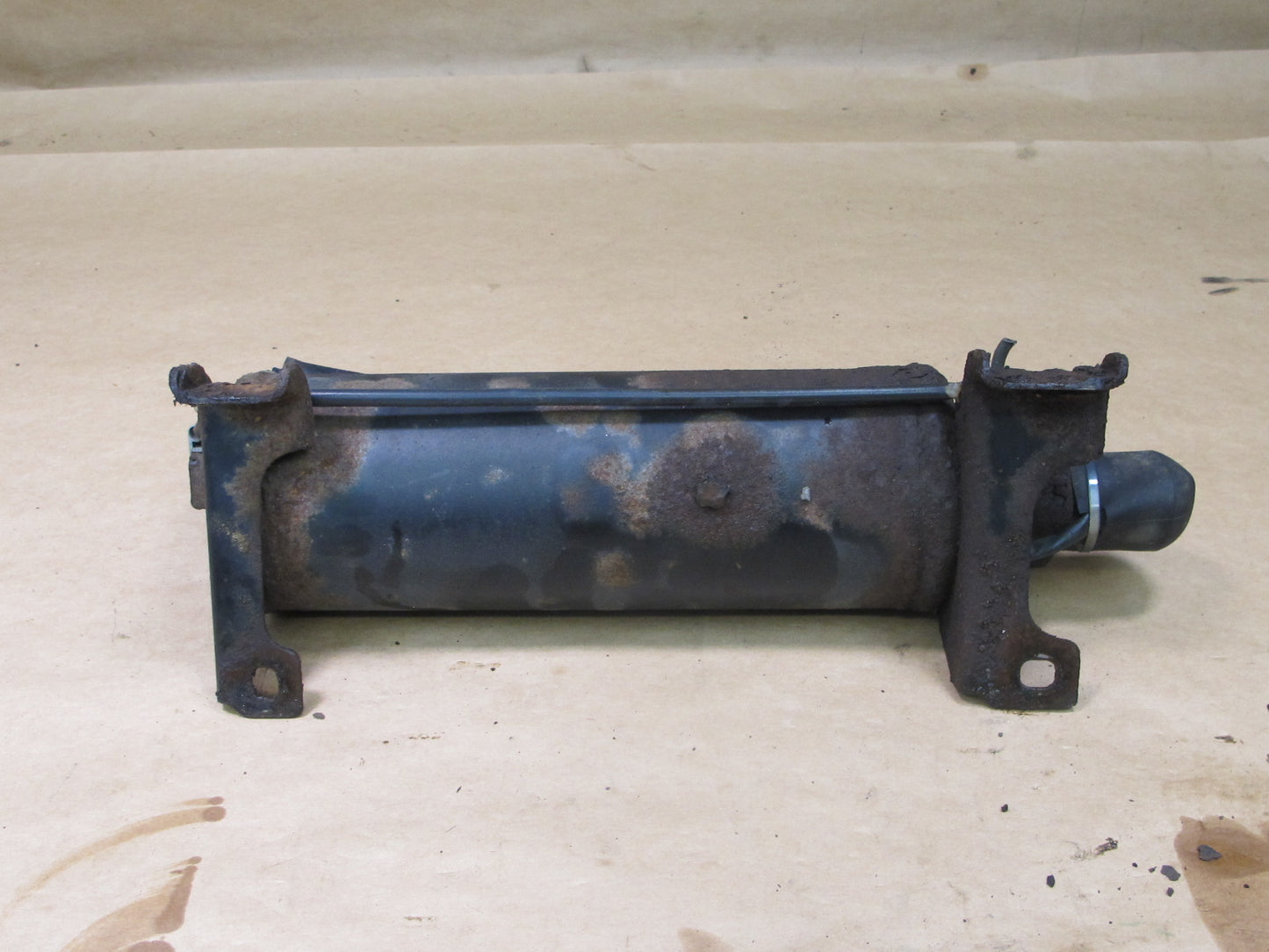 1998-2007 LEXUS J100 LX470 AIR SUSPENSION ACCUMULATOR TANK 49130-60010