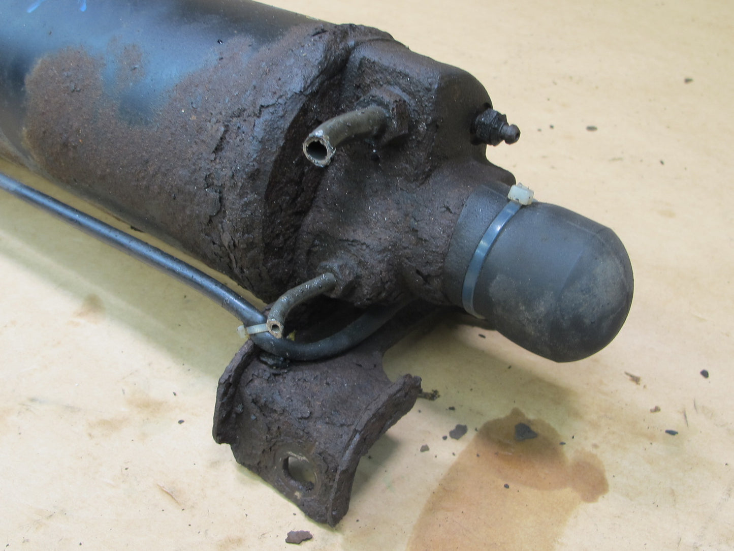 1998-2007 LEXUS J100 LX470 AIR SUSPENSION ACCUMULATOR TANK 49130-60010