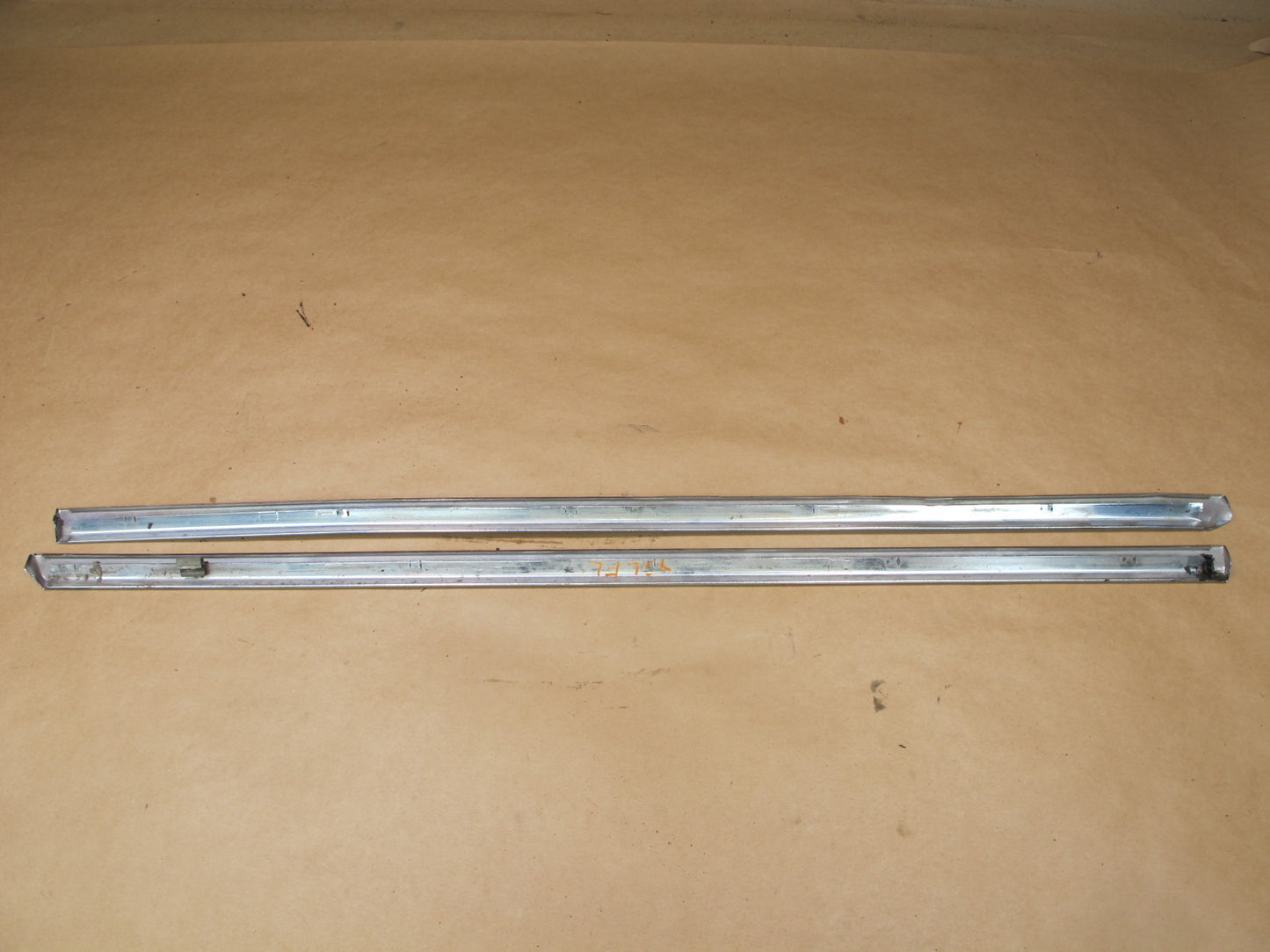73-85 MERCEDES R107 SET OF 2 FRONT LEFT & RIGHT CHROME TRIM MOLDING COVER OEM