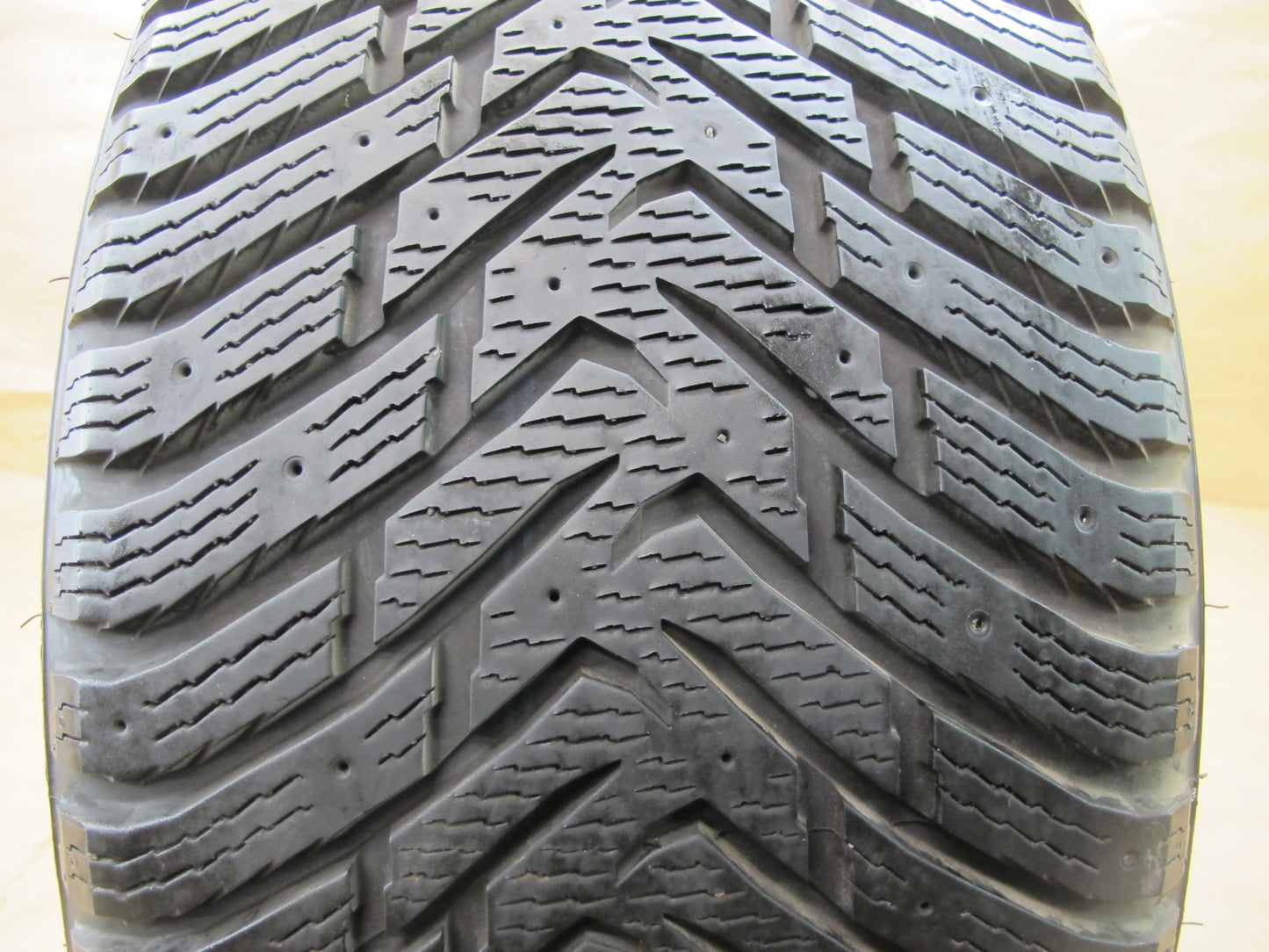 Nokian hakkapeliitta 8 275/40R19 high thread