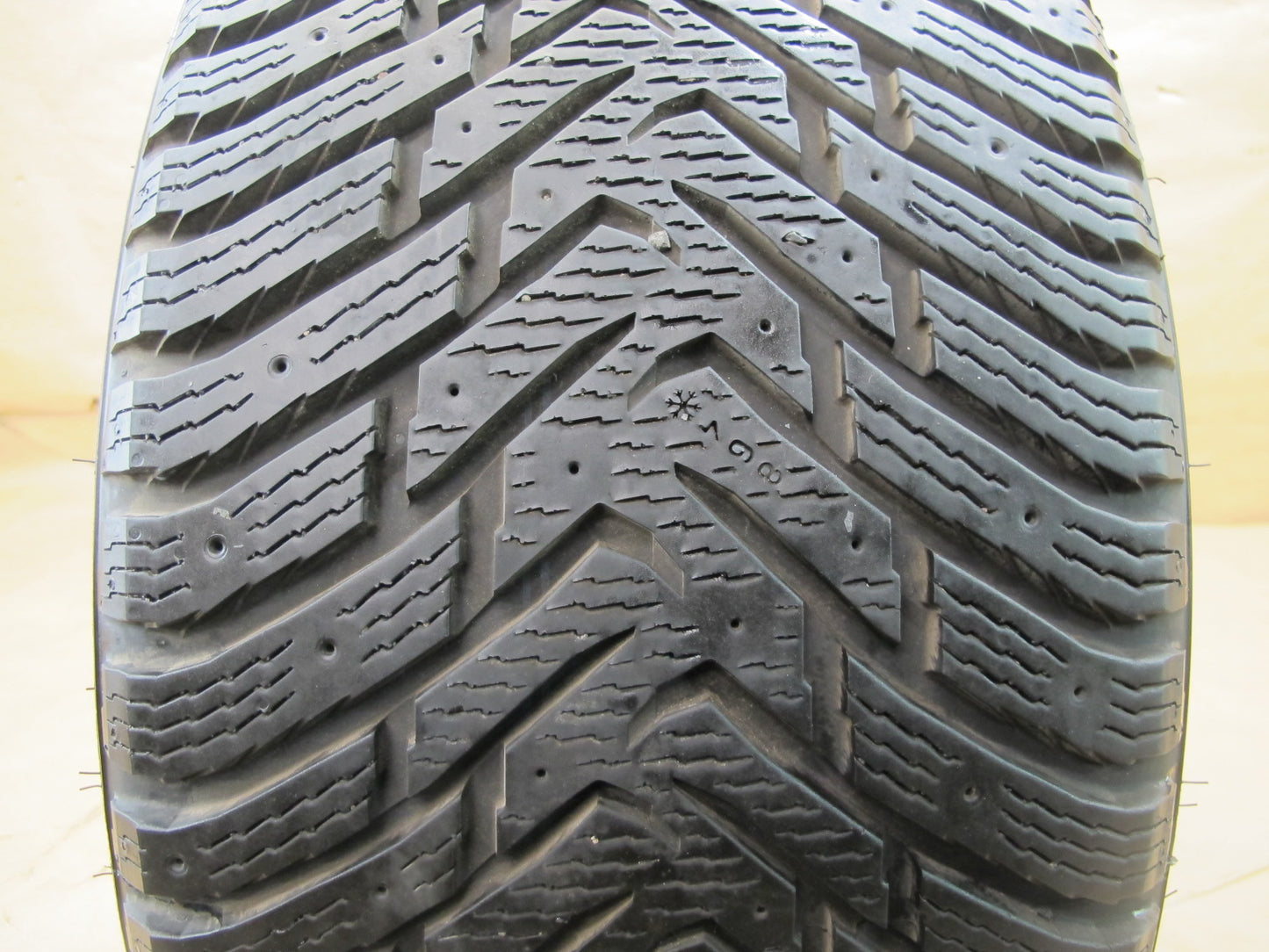 Nokian hakkapeliitta 8 275/40R19 high thread
