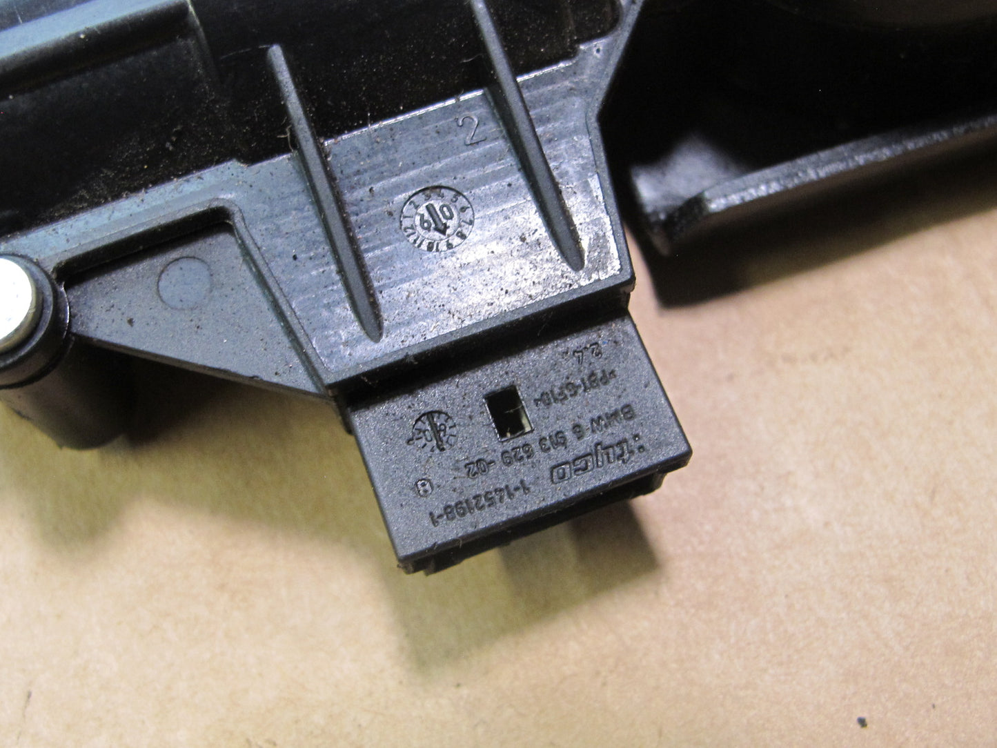 10-13 RANGE ROVER SPORT L320 TAILGATE SHOCK SUPPORT LOCK LATCH STRIKER PLATE SET