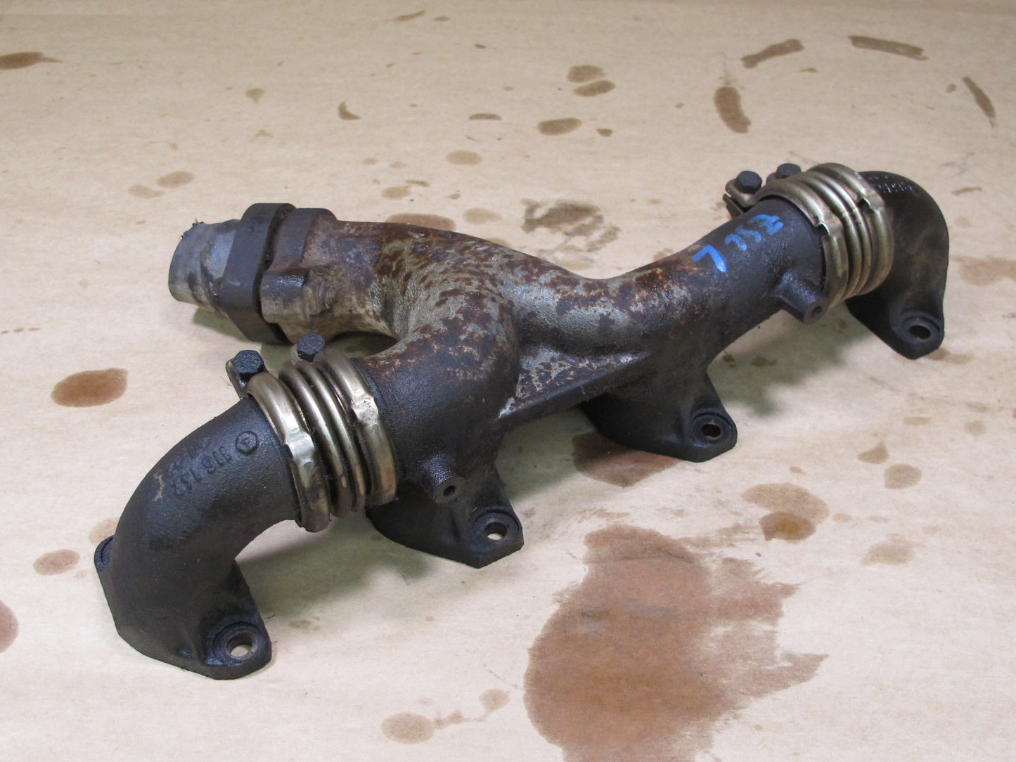 81-85 MERCEDES R107 380SL LEFT EXHAUST MANIFOLD OEM