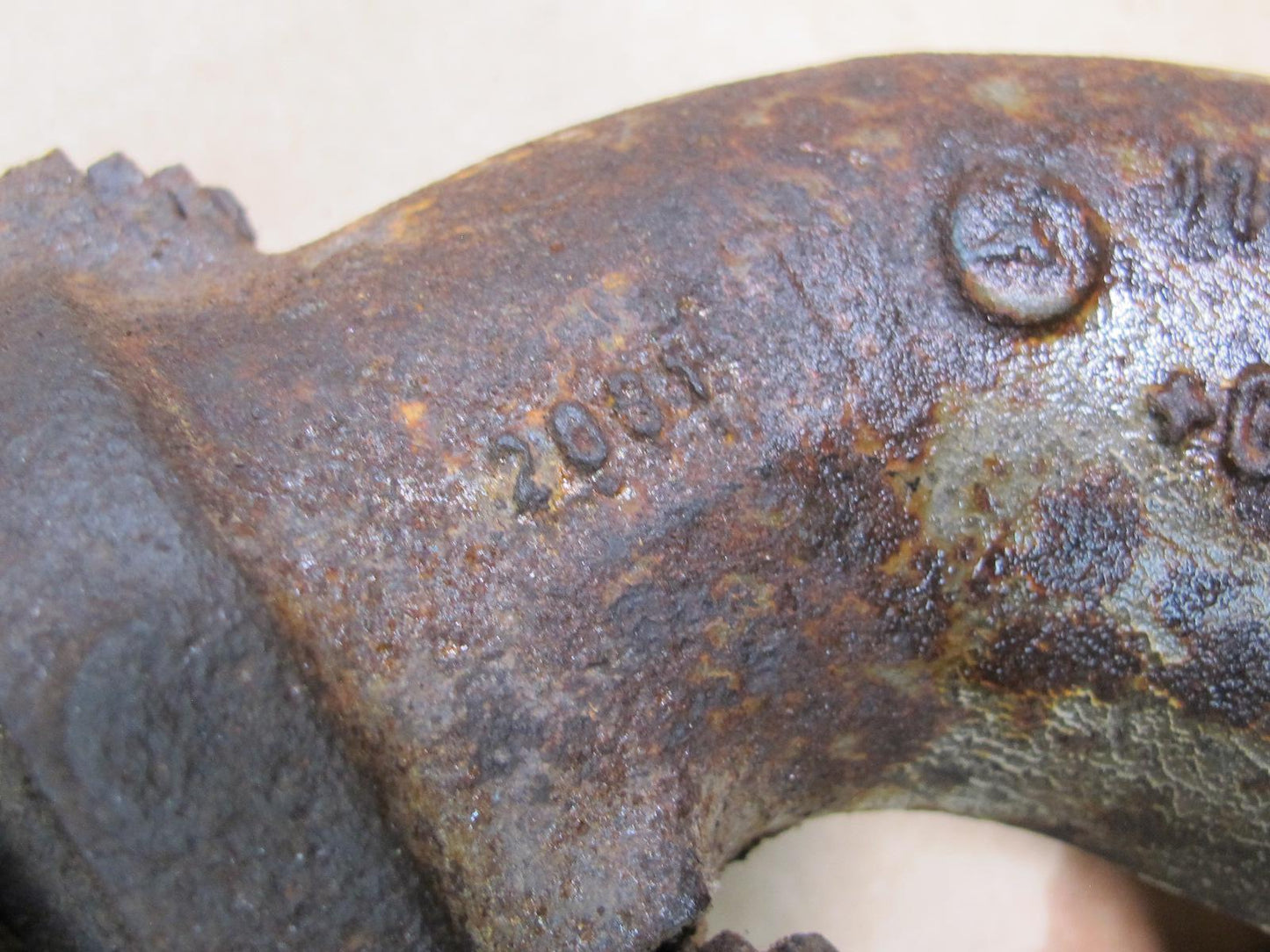 81-85 MERCEDES R107 380SL LEFT EXHAUST MANIFOLD OEM