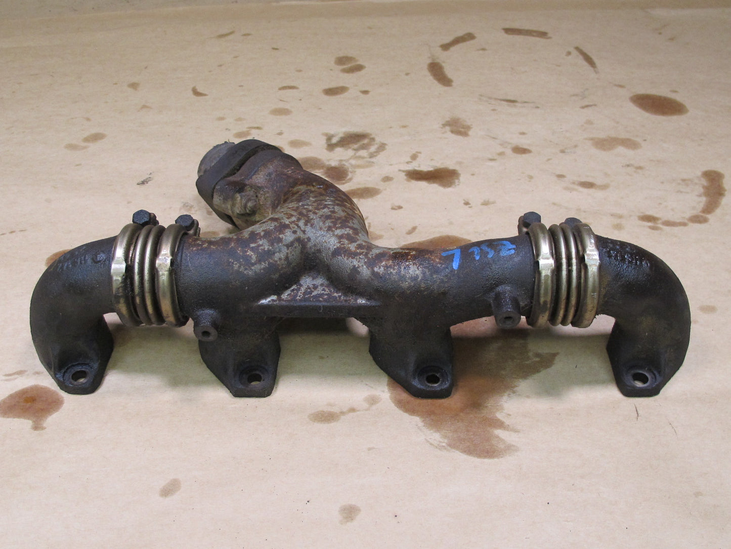 81-85 MERCEDES R107 380SL LEFT EXHAUST MANIFOLD OEM
