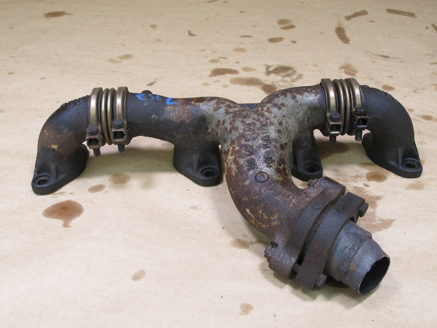 81-85 MERCEDES R107 380SL LEFT EXHAUST MANIFOLD OEM