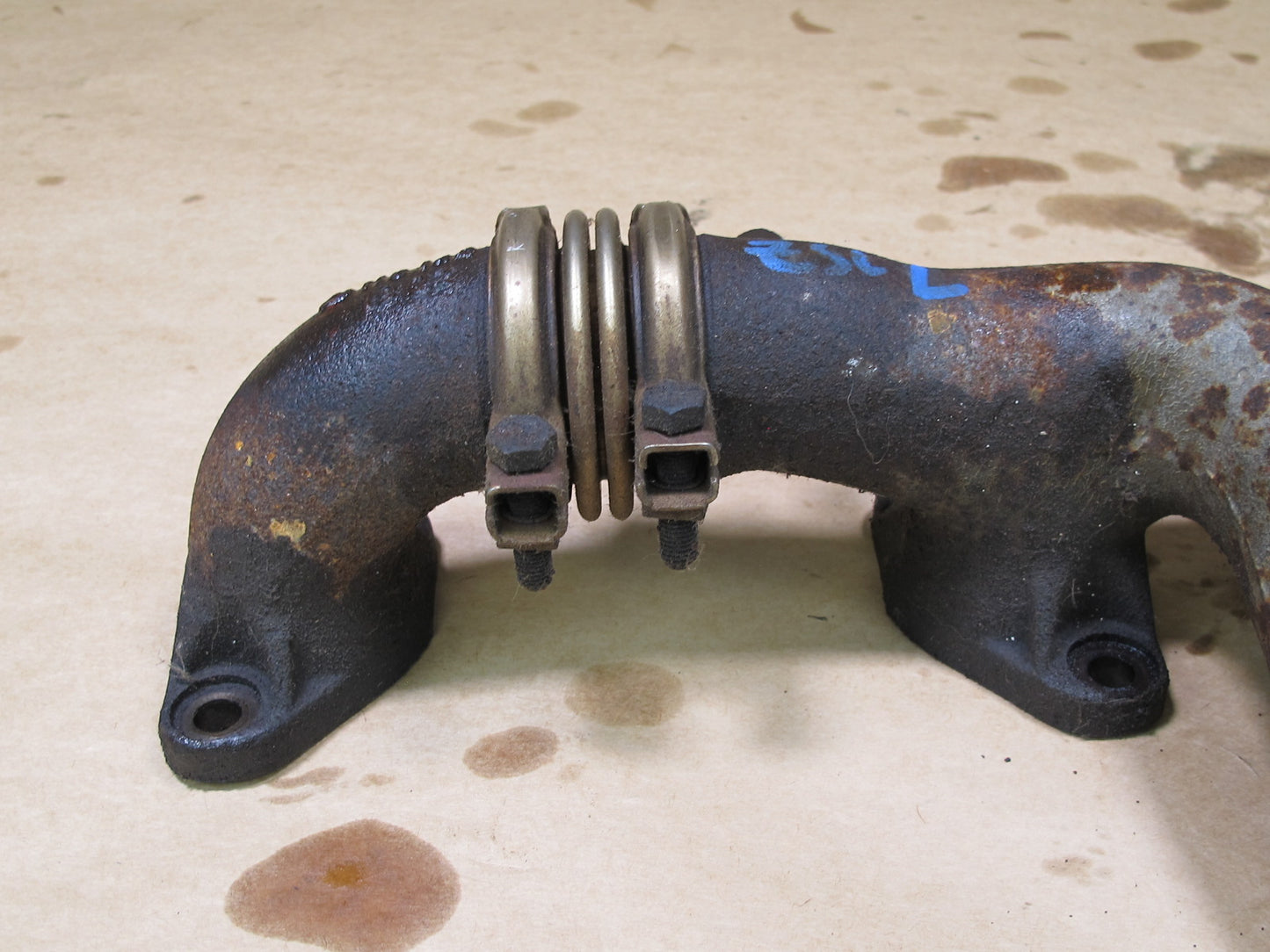 81-85 MERCEDES R107 380SL LEFT EXHAUST MANIFOLD OEM