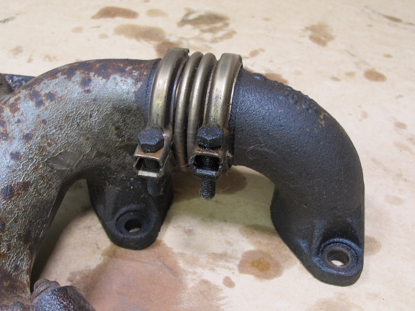 81-85 MERCEDES R107 380SL LEFT EXHAUST MANIFOLD OEM