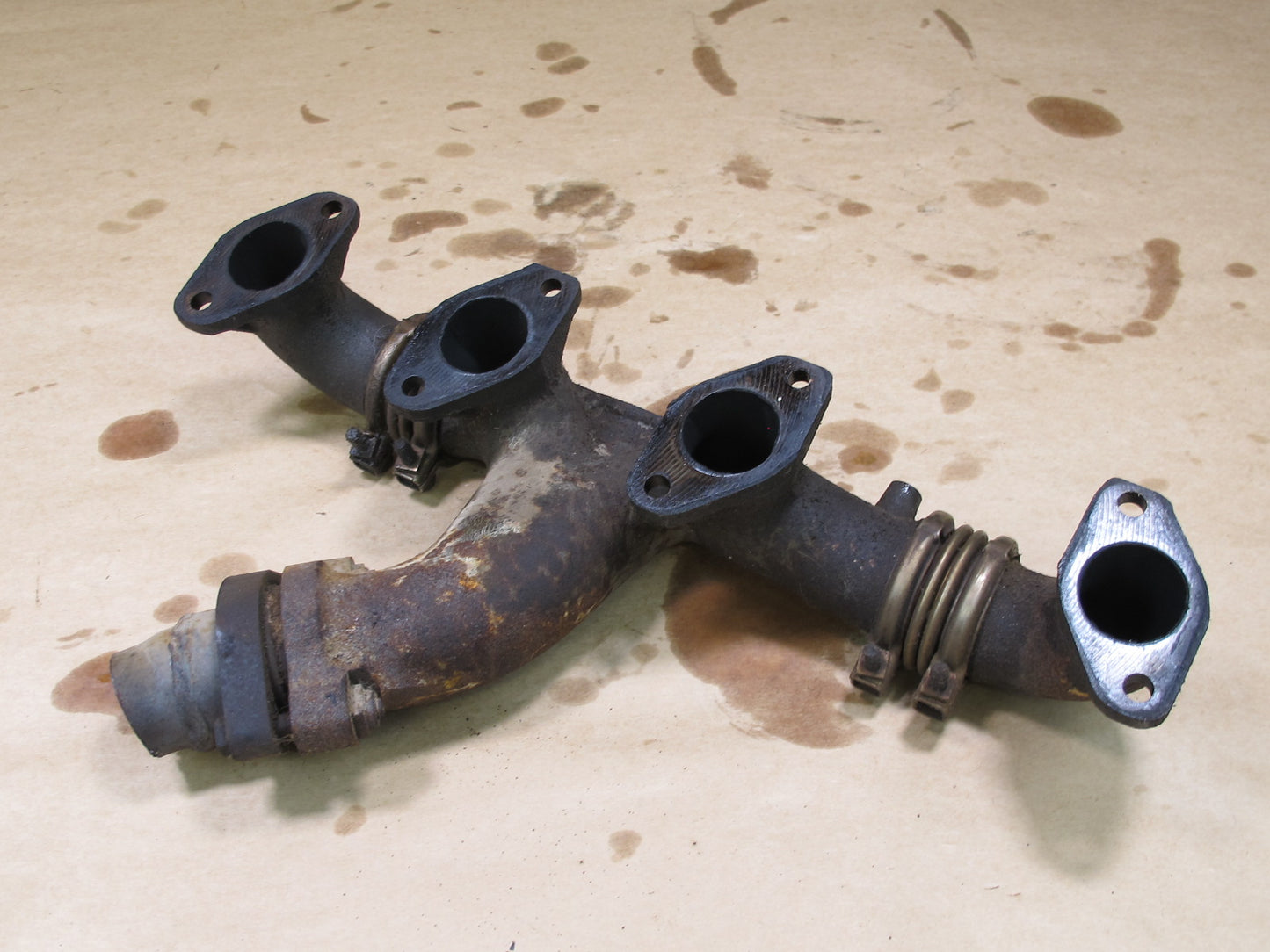 81-85 MERCEDES R107 380SL LEFT EXHAUST MANIFOLD OEM