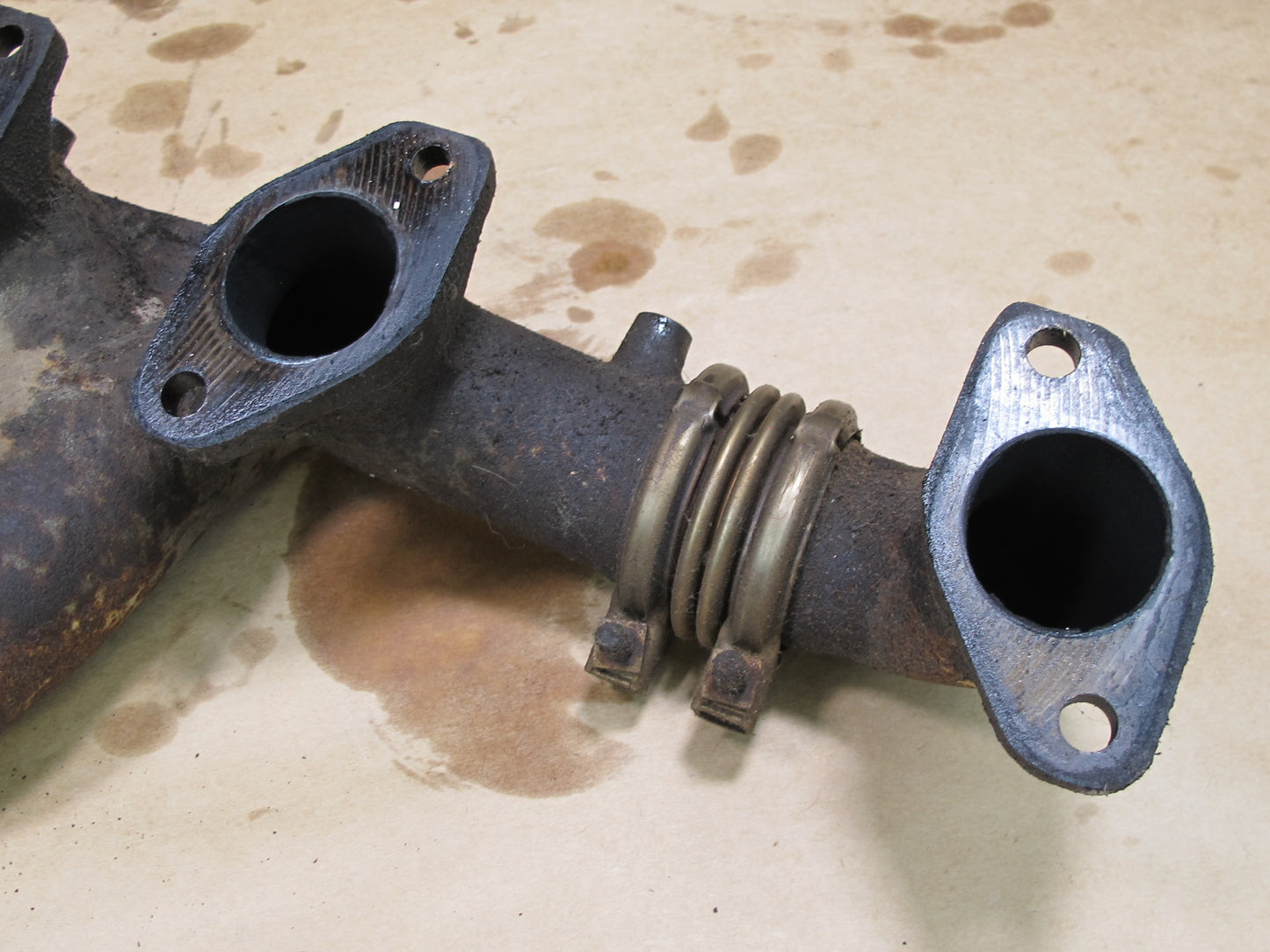 81-85 MERCEDES R107 380SL LEFT EXHAUST MANIFOLD OEM