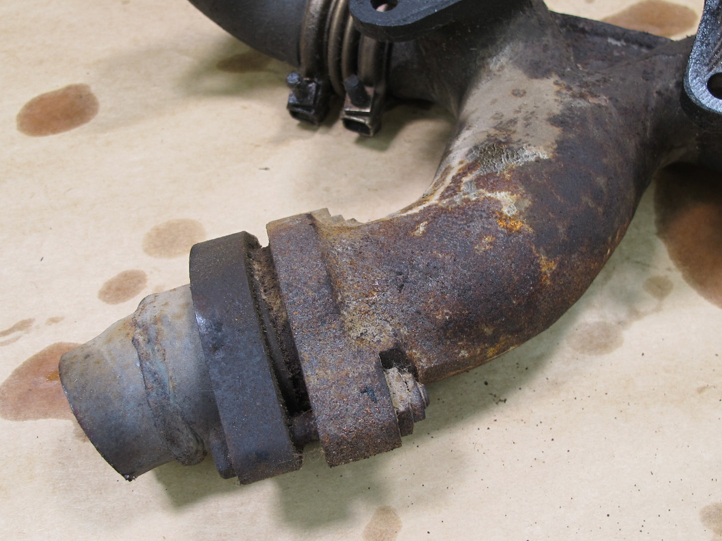 81-85 MERCEDES R107 380SL LEFT EXHAUST MANIFOLD OEM
