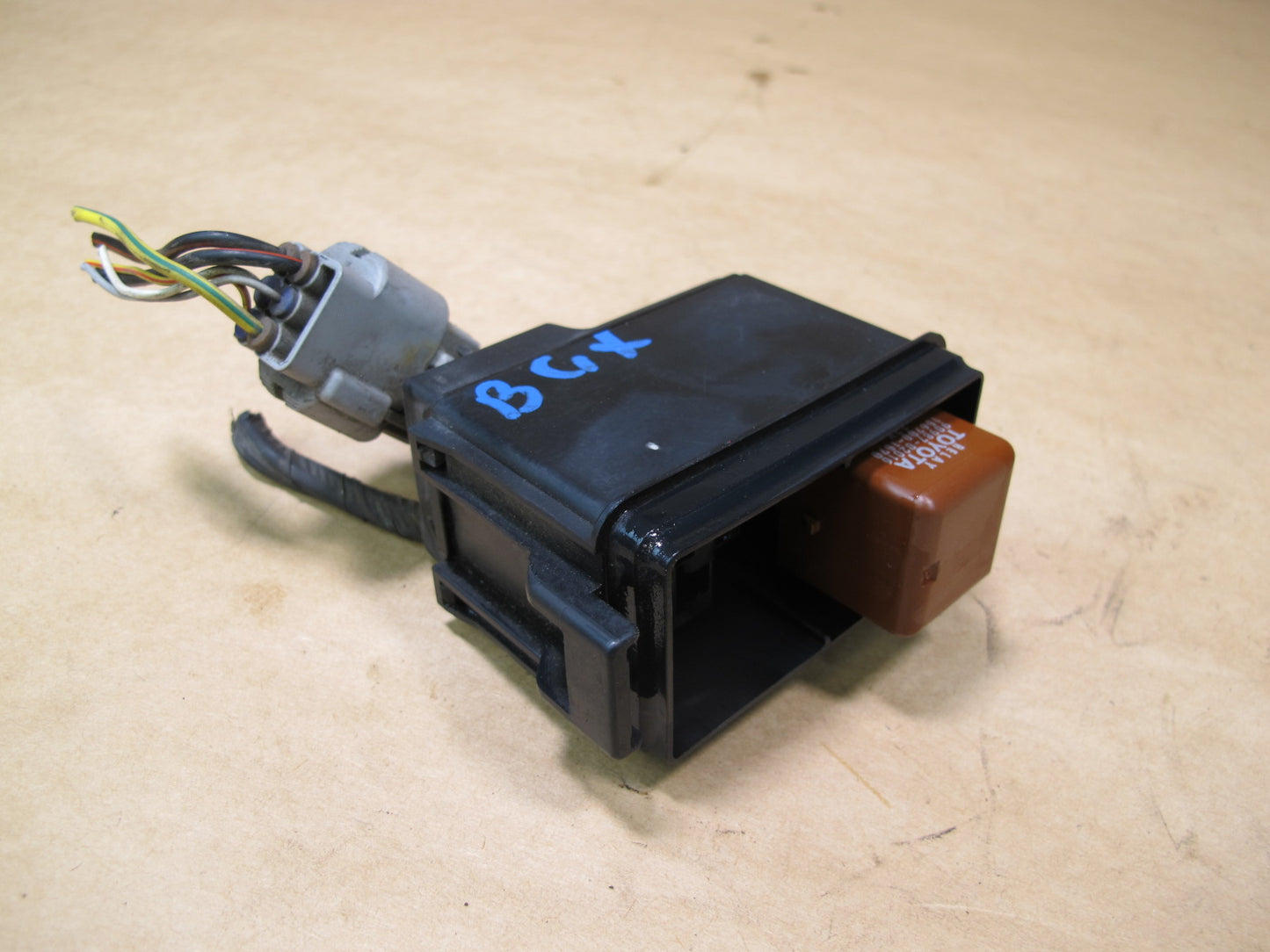 2003-2009 LEXUS UZJ120L GX470 ENGINE BAY AIR SUSPENSION SMALL FUSE RELAY BOX