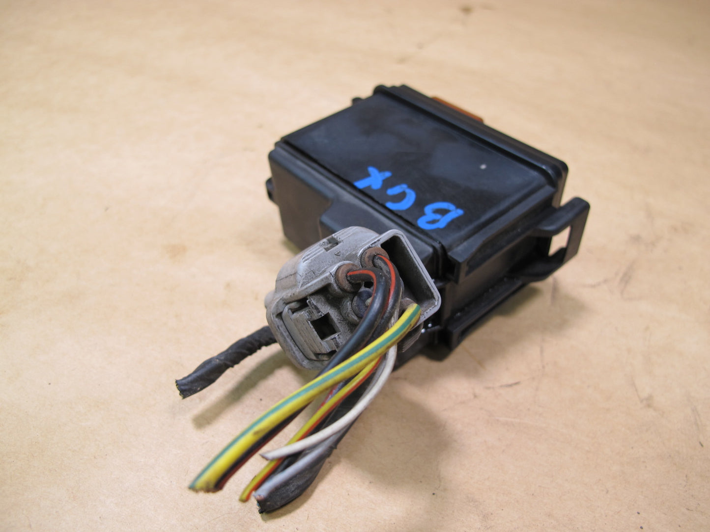 2003-2009 LEXUS UZJ120L GX470 ENGINE BAY AIR SUSPENSION SMALL FUSE RELAY BOX