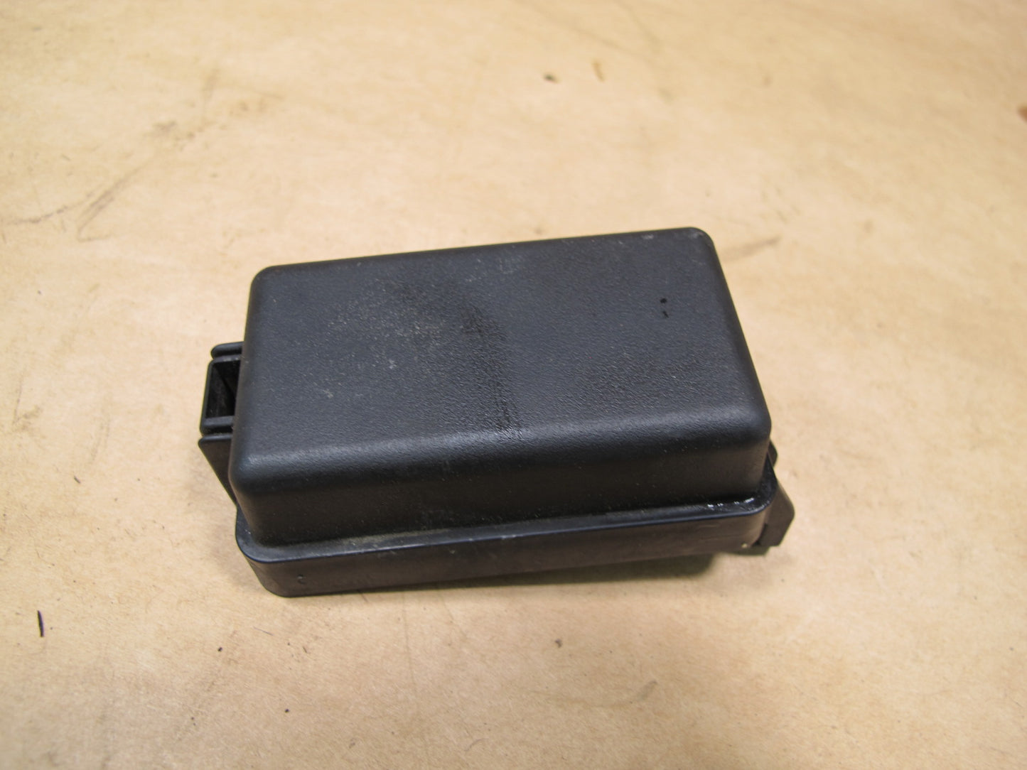 2003-2009 LEXUS UZJ120L GX470 ENGINE BAY AIR SUSPENSION SMALL FUSE RELAY BOX