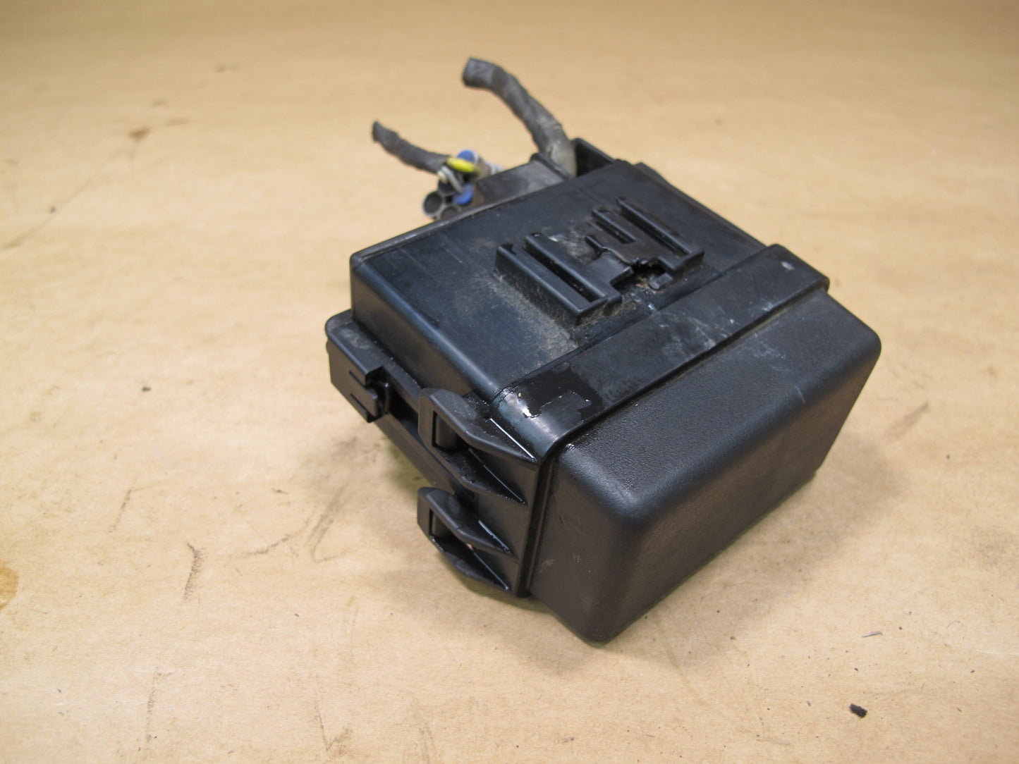 2003-2009 LEXUS UZJ120L GX470 ENGINE BAY AIR SUSPENSION SMALL FUSE RELAY BOX