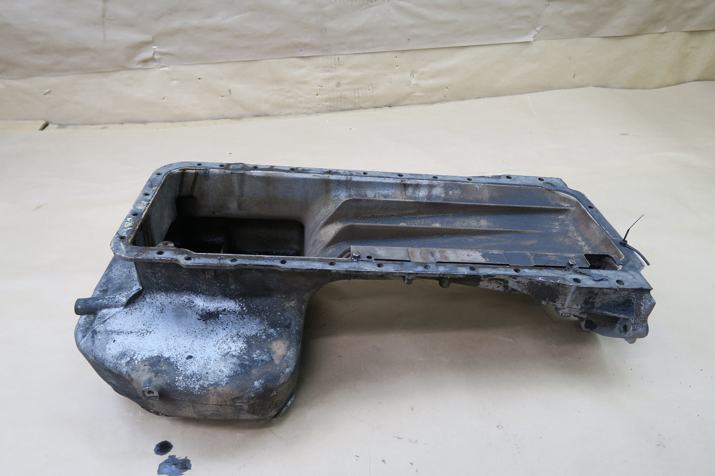 81-85 MERCEDES R107 380SL M116 ENGINE OIL PAN 1160105513 OEM