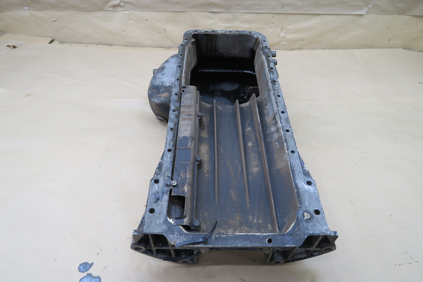 81-85 MERCEDES R107 380SL M116 ENGINE OIL PAN 1160105513 OEM