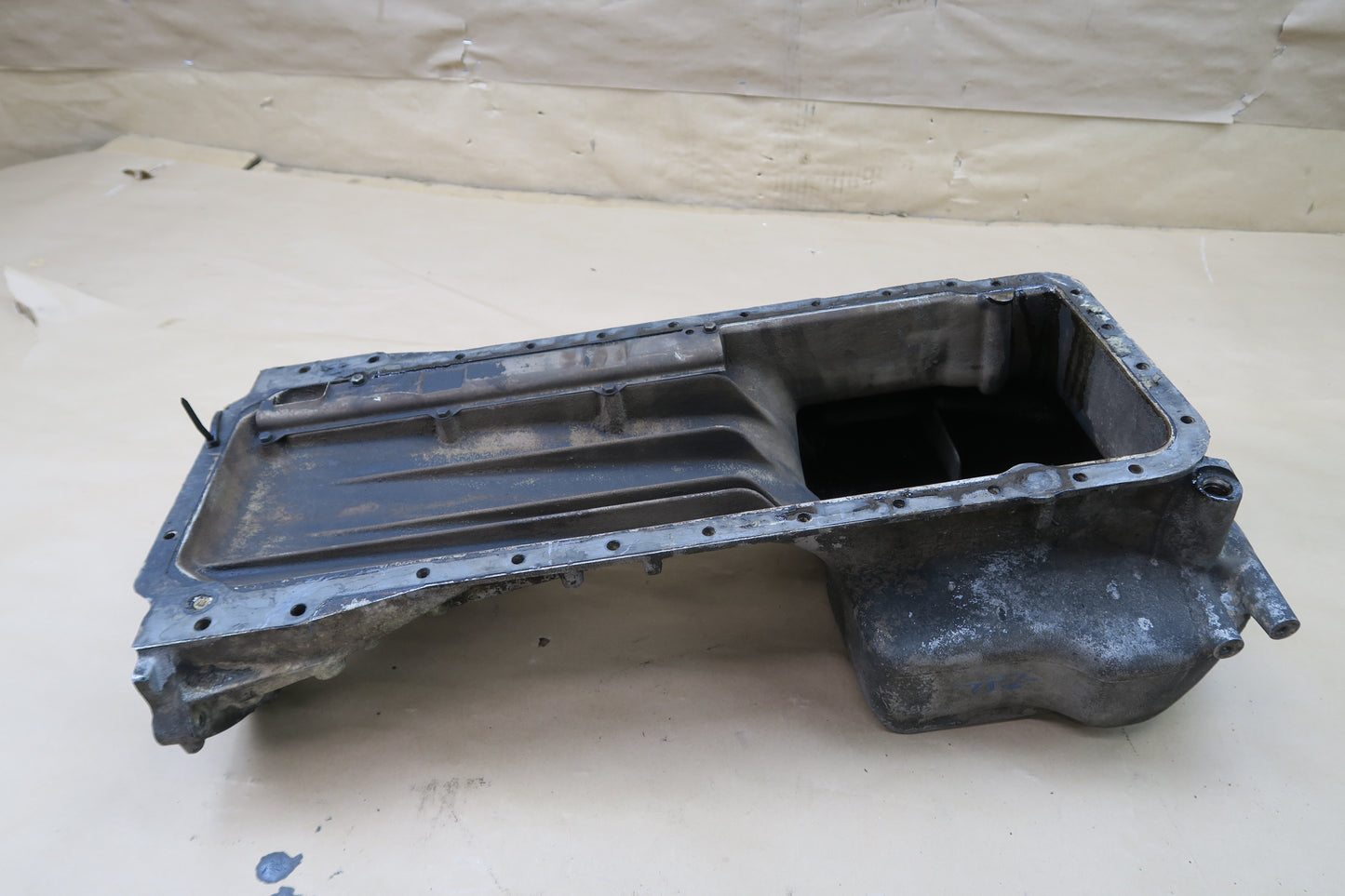81-85 MERCEDES R107 380SL M116 ENGINE OIL PAN 1160105513 OEM