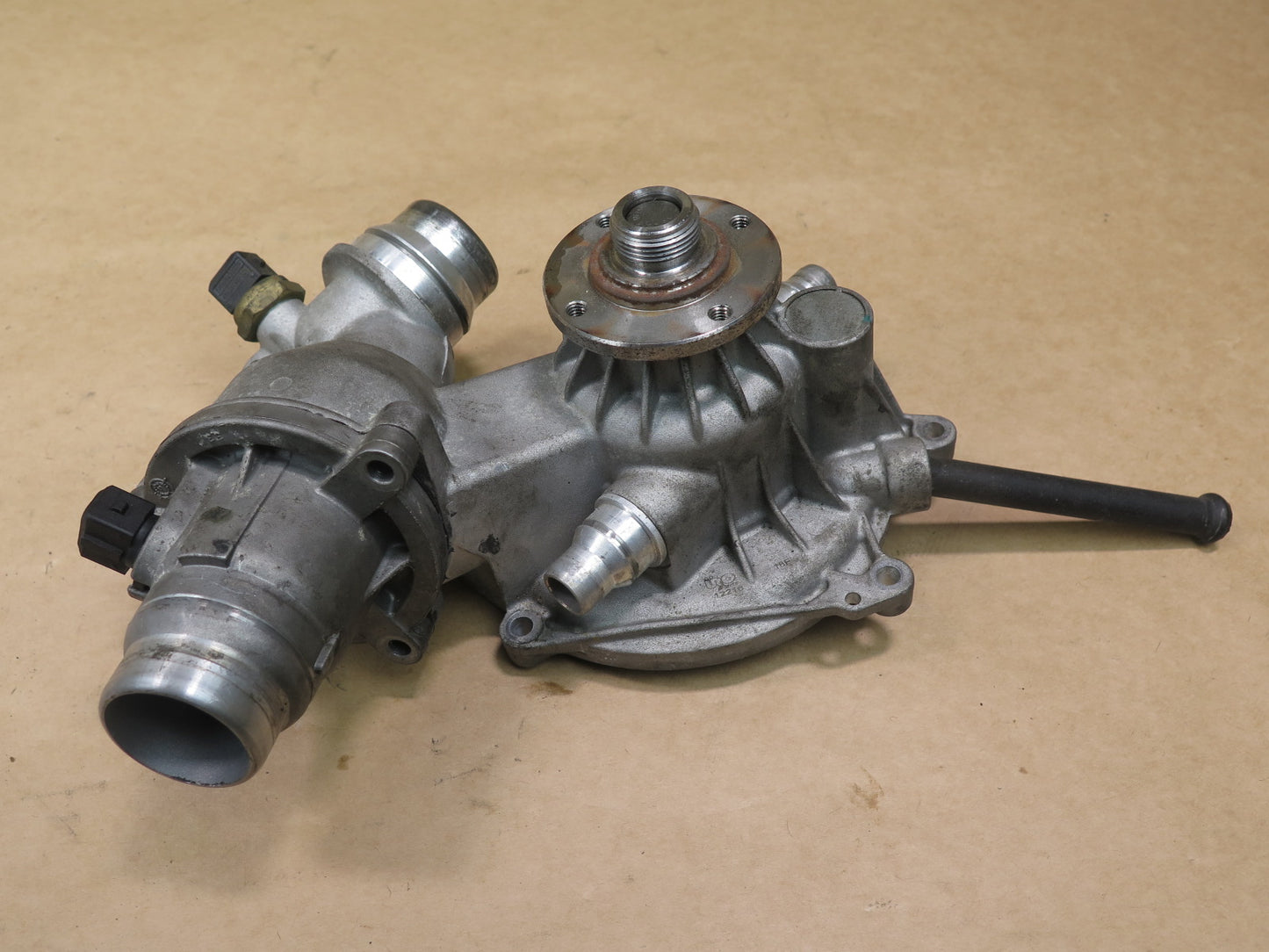02-08 BMW E65 E66 N62 N73 ENGINE ELECTRIC COOLANT WATER PUMP THERMOSTAT UNIT