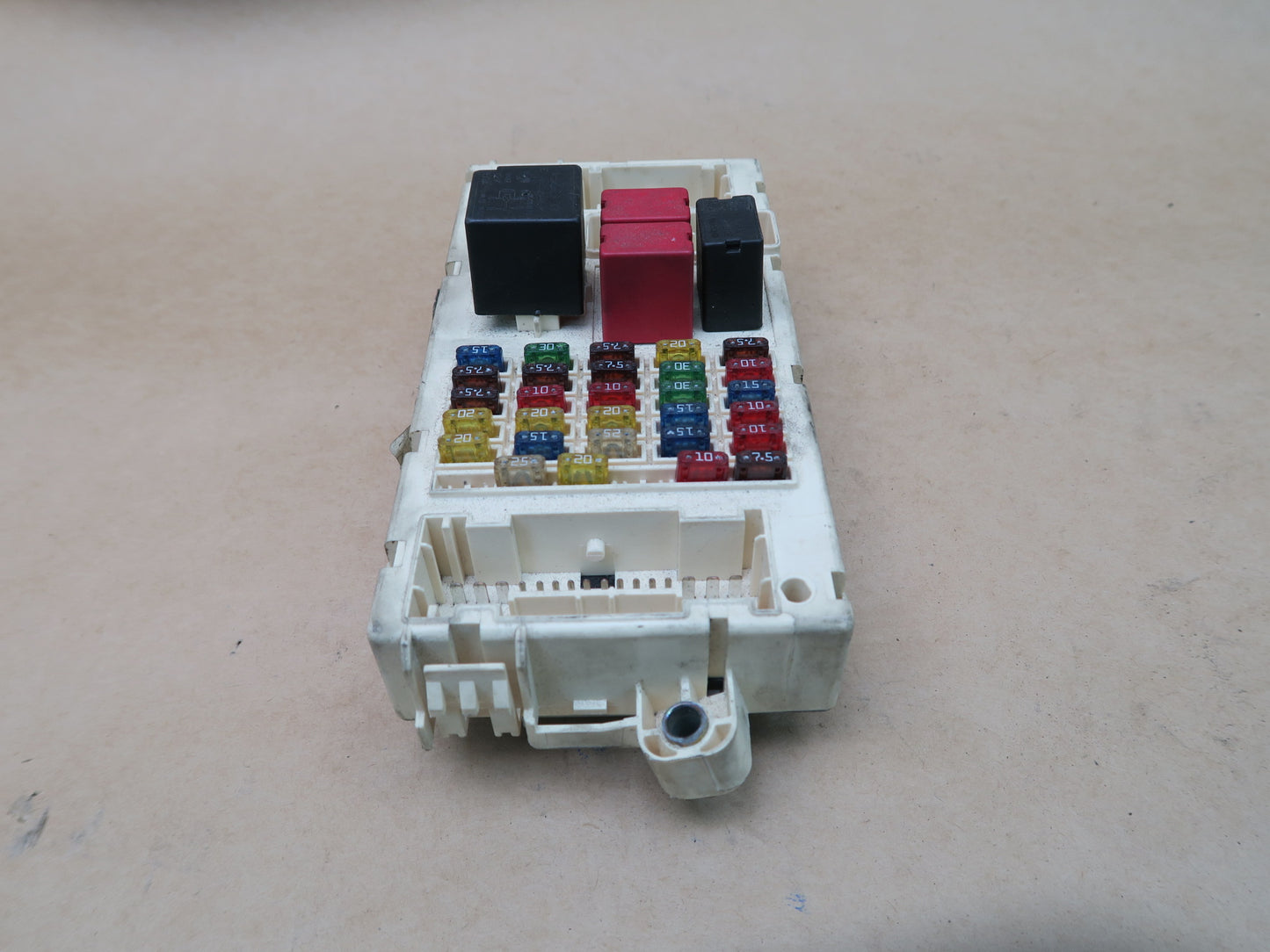03-12 MASERATI QUATTROPORTE M139 RELAY FUSE JUNCTION BOX MODULE 60660091
