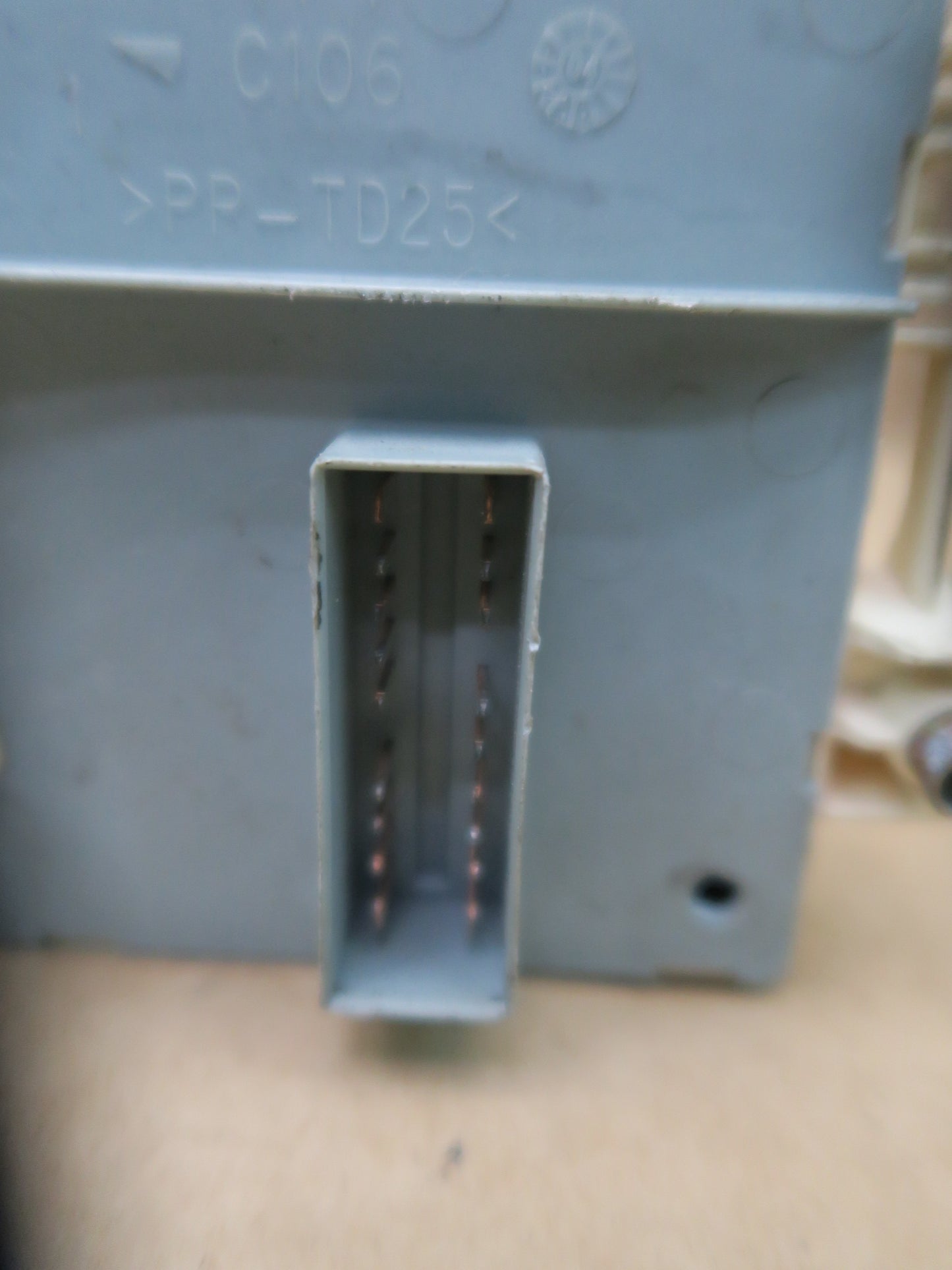 03-12 MASERATI QUATTROPORTE M139 RELAY FUSE JUNCTION BOX MODULE 60660091