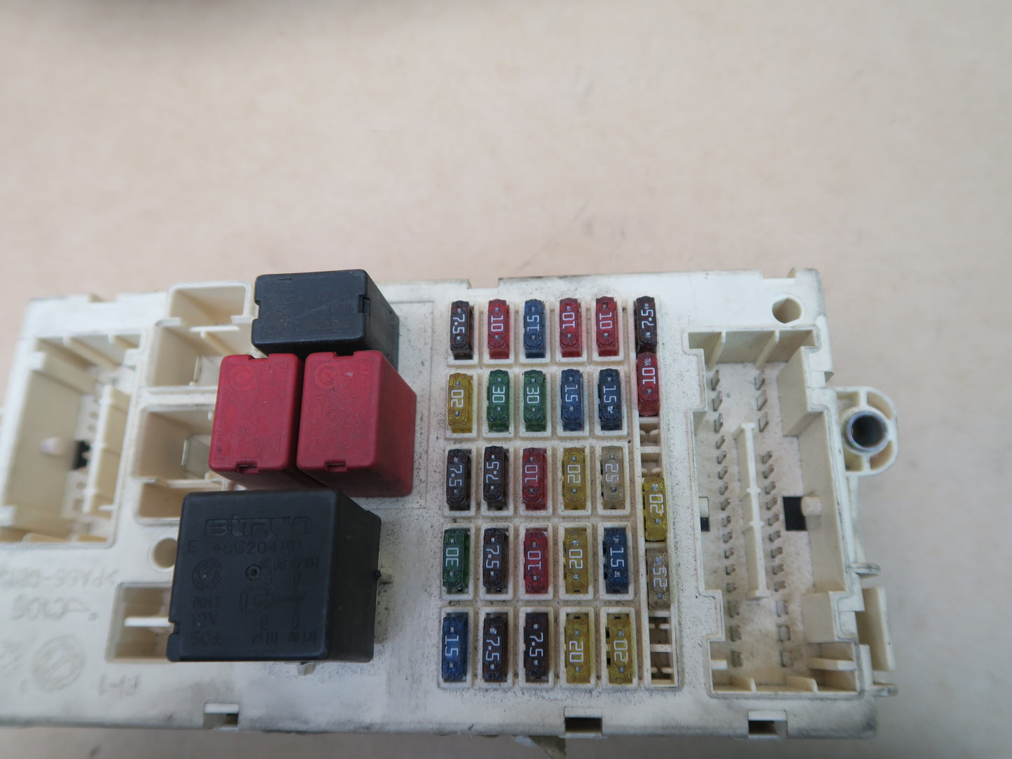 03-12 MASERATI QUATTROPORTE M139 RELAY FUSE JUNCTION BOX MODULE 60660091