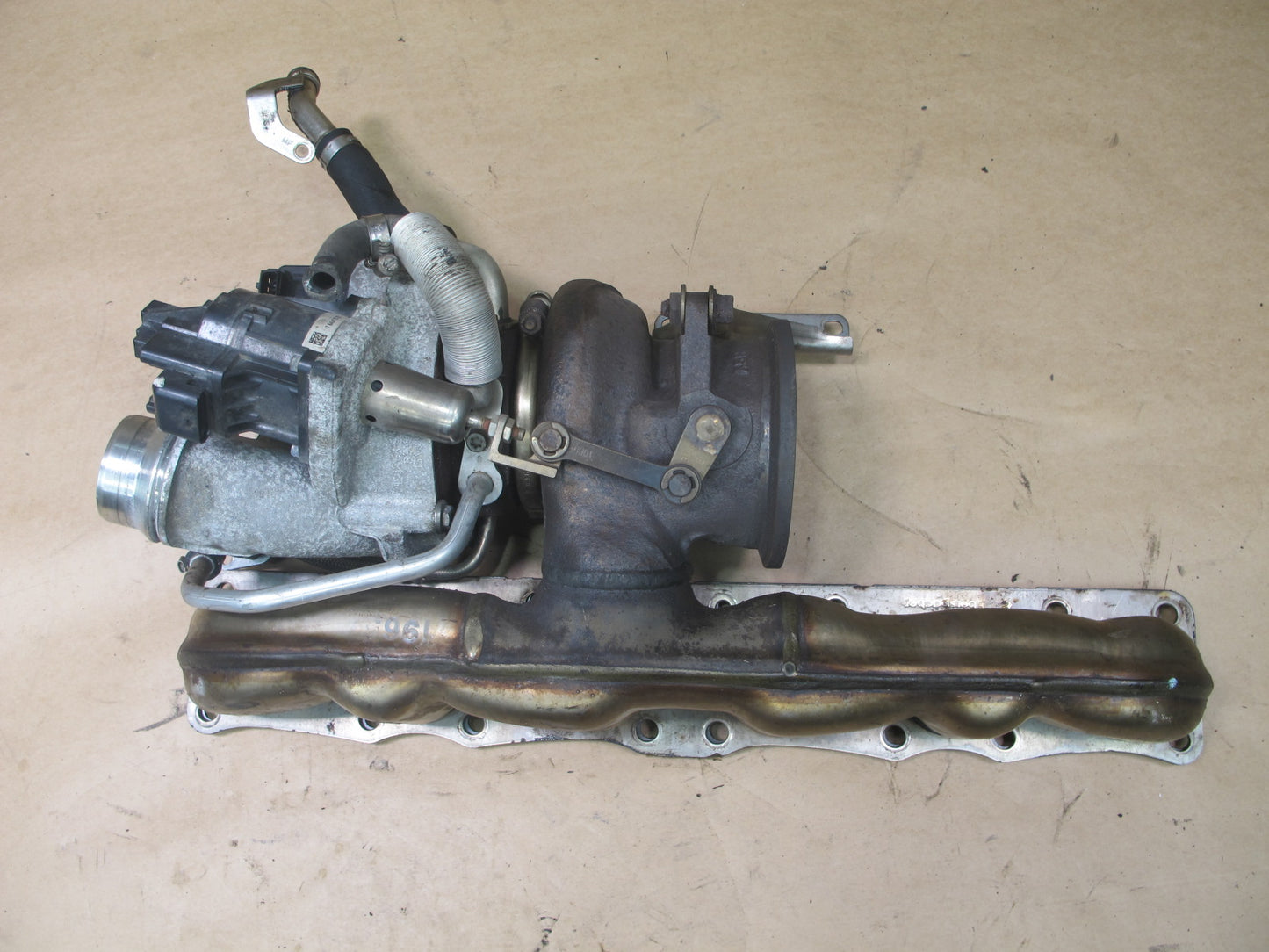 13-15 BMW F30 F31 F32 3.0L N55 SINGLE TURBO CHARGER EXHAUST MANIFOLD ASSEMBLY
