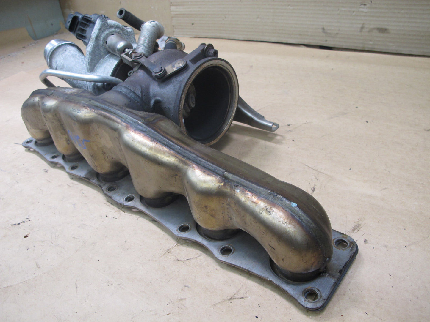 13-15 BMW F30 F31 F32 3.0L N55 SINGLE TURBO CHARGER EXHAUST MANIFOLD ASSEMBLY